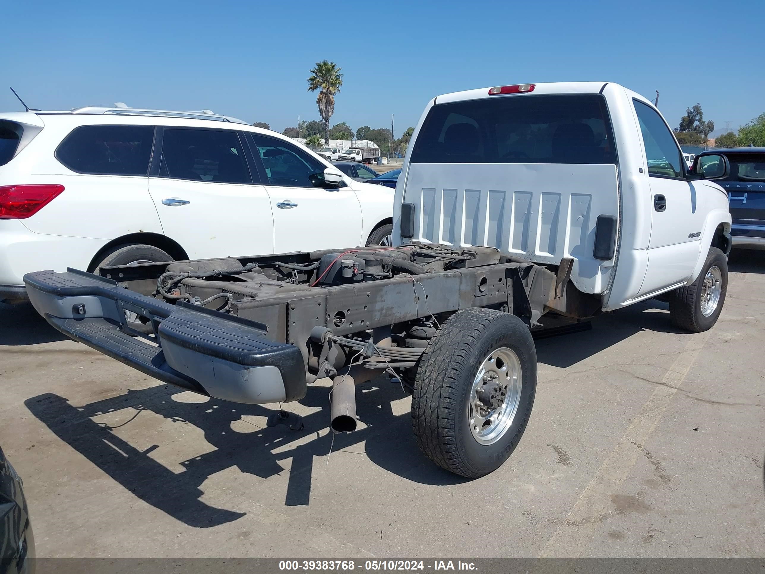 Photo 3 VIN: 1GBHC24U14E288708 - CHEVROLET SILVERADO 