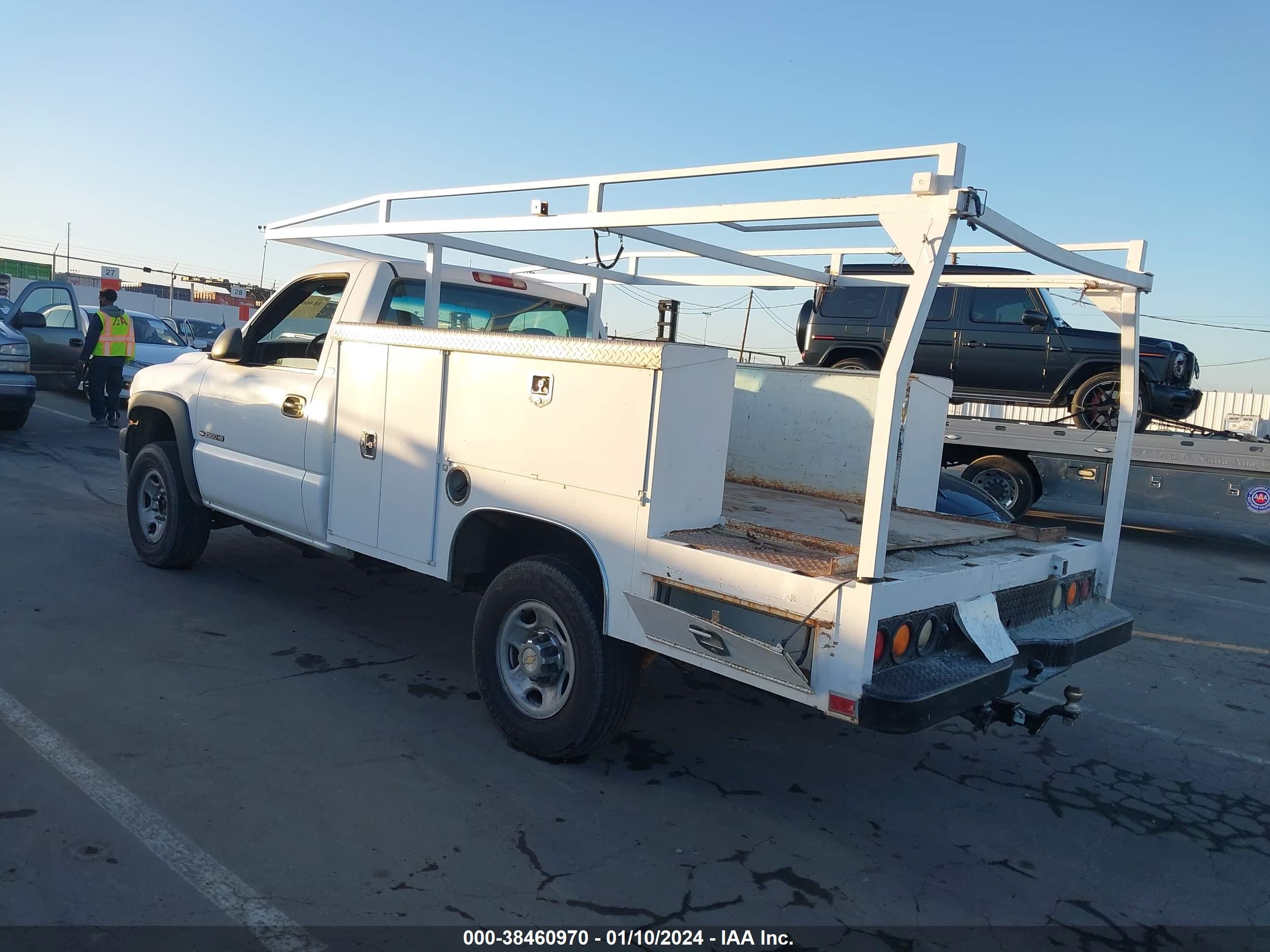 Photo 2 VIN: 1GBHC24U21E148209 - CHEVROLET SILVERADO 