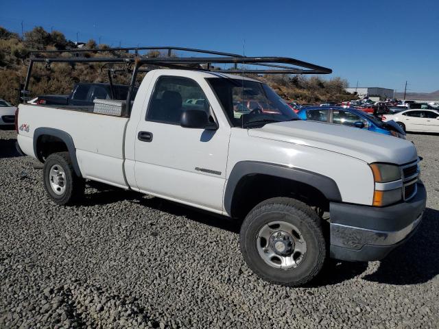 Photo 3 VIN: 1GBHC24U26E146869 - CHEVROLET SILVERADO 