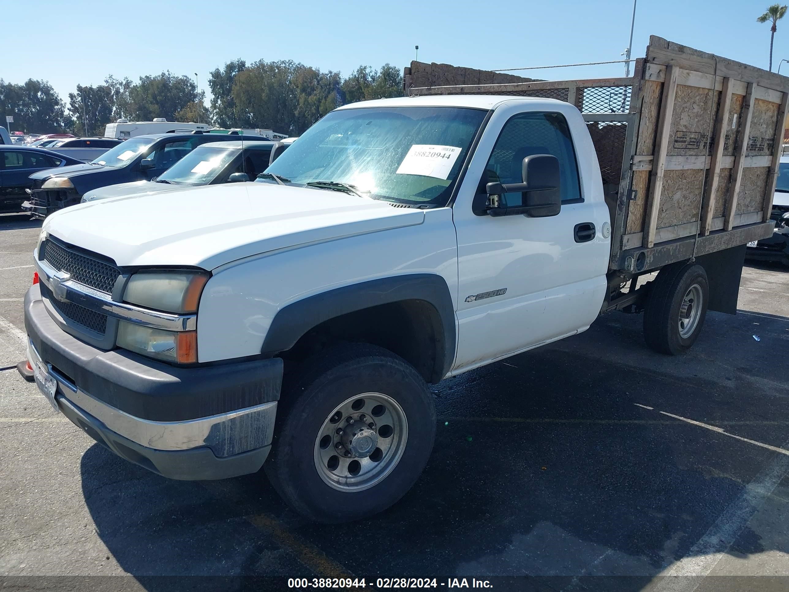 Photo 1 VIN: 1GBHC24U33E339589 - CHEVROLET SILVERADO 