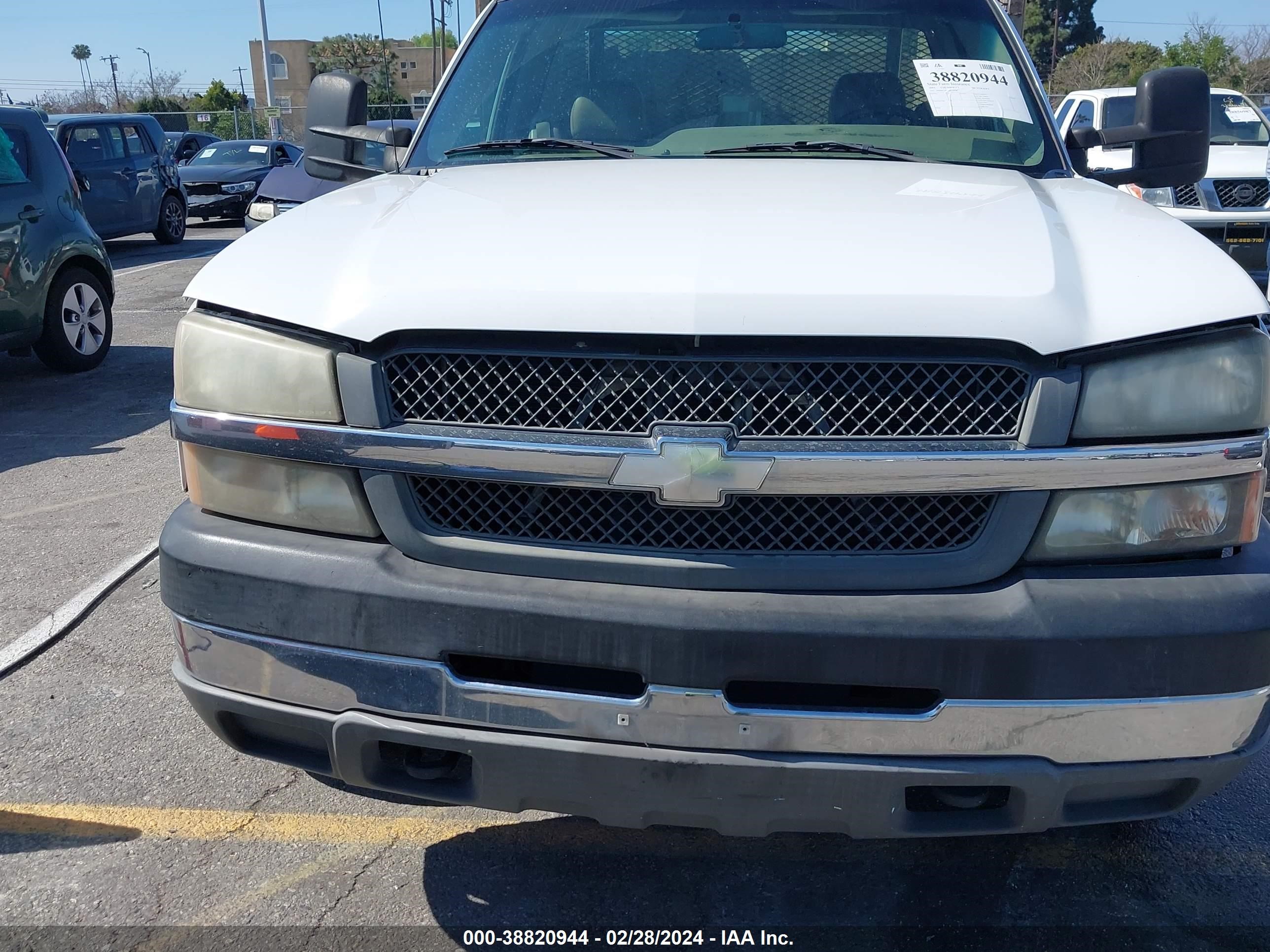 Photo 11 VIN: 1GBHC24U33E339589 - CHEVROLET SILVERADO 