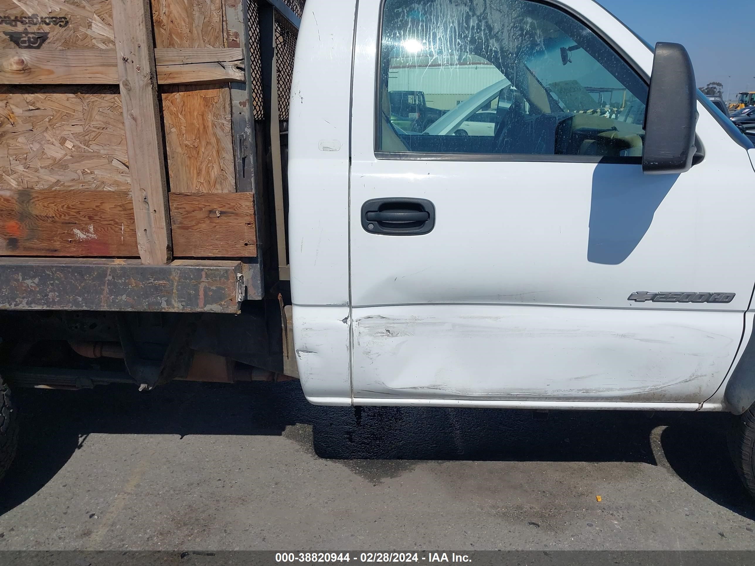 Photo 12 VIN: 1GBHC24U33E339589 - CHEVROLET SILVERADO 