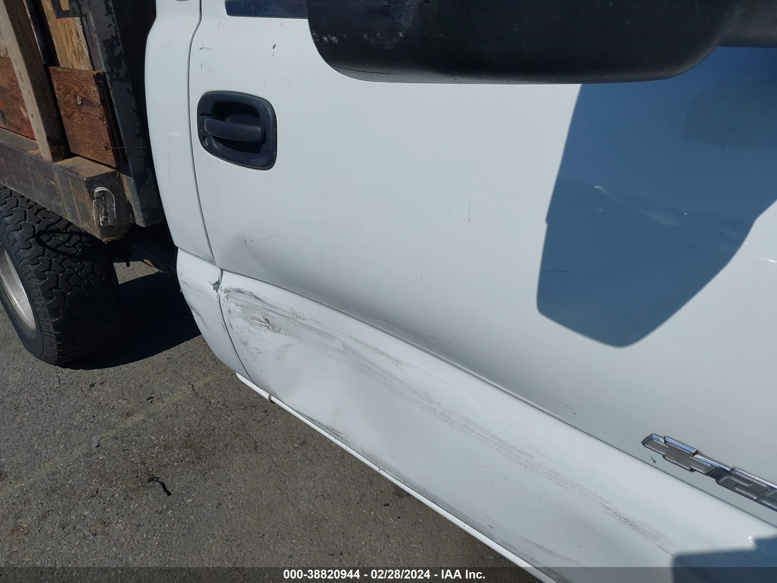 Photo 5 VIN: 1GBHC24U33E339589 - CHEVROLET SILVERADO 