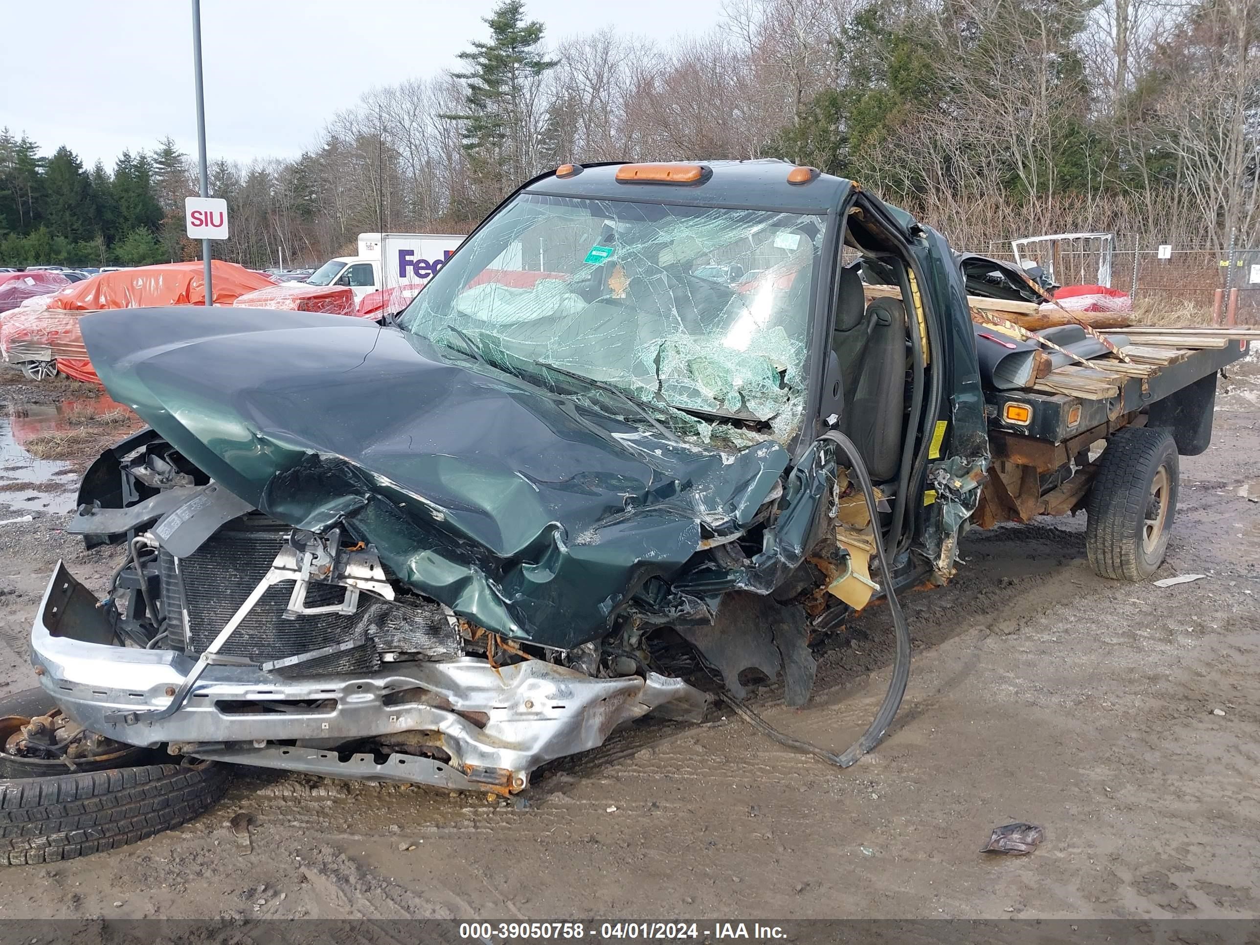 Photo 5 VIN: 1GBHC24U34E393377 - CHEVROLET SILVERADO 