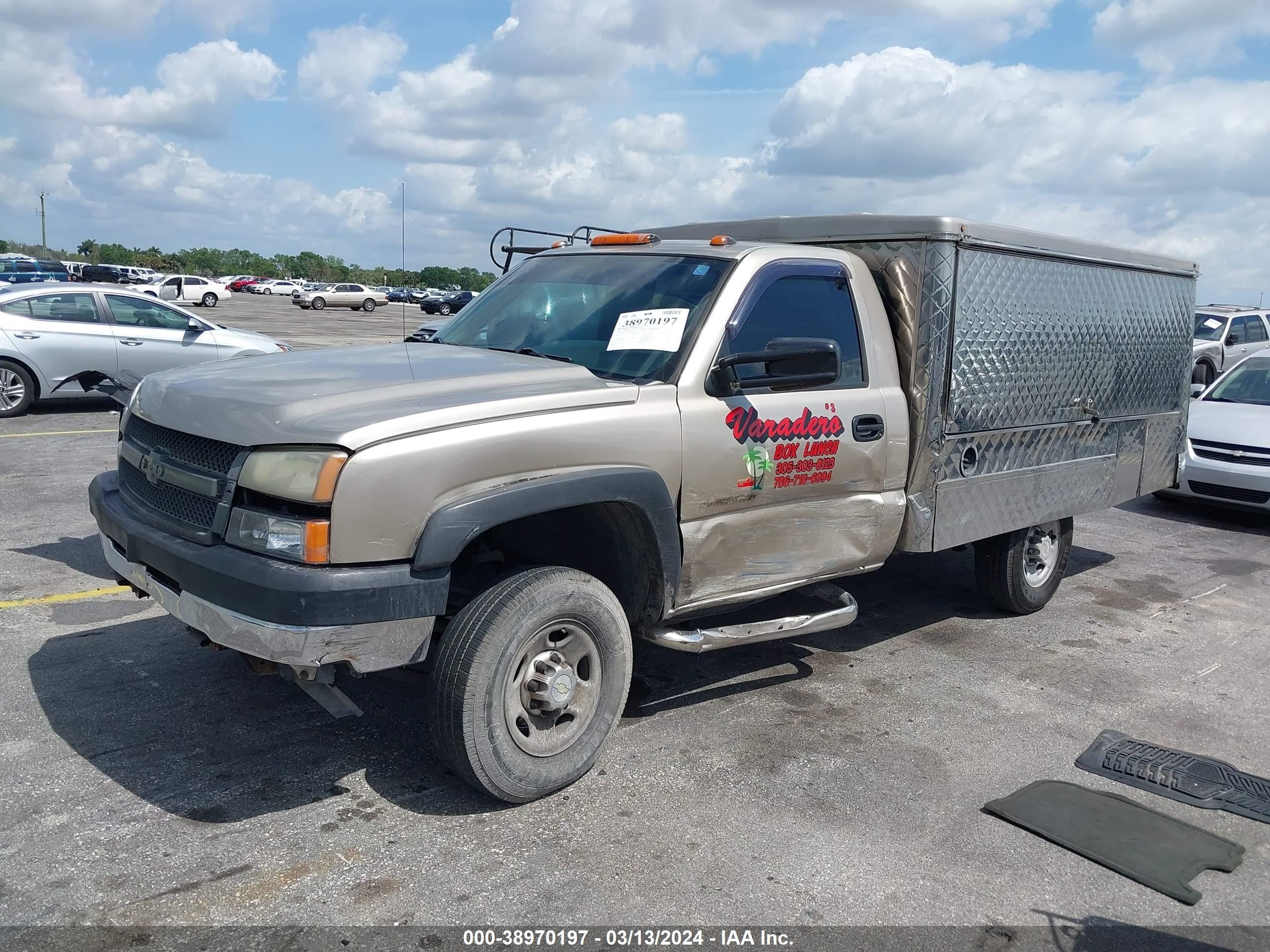 Photo 1 VIN: 1GBHC24U35E314923 - CHEVROLET SILVERADO 