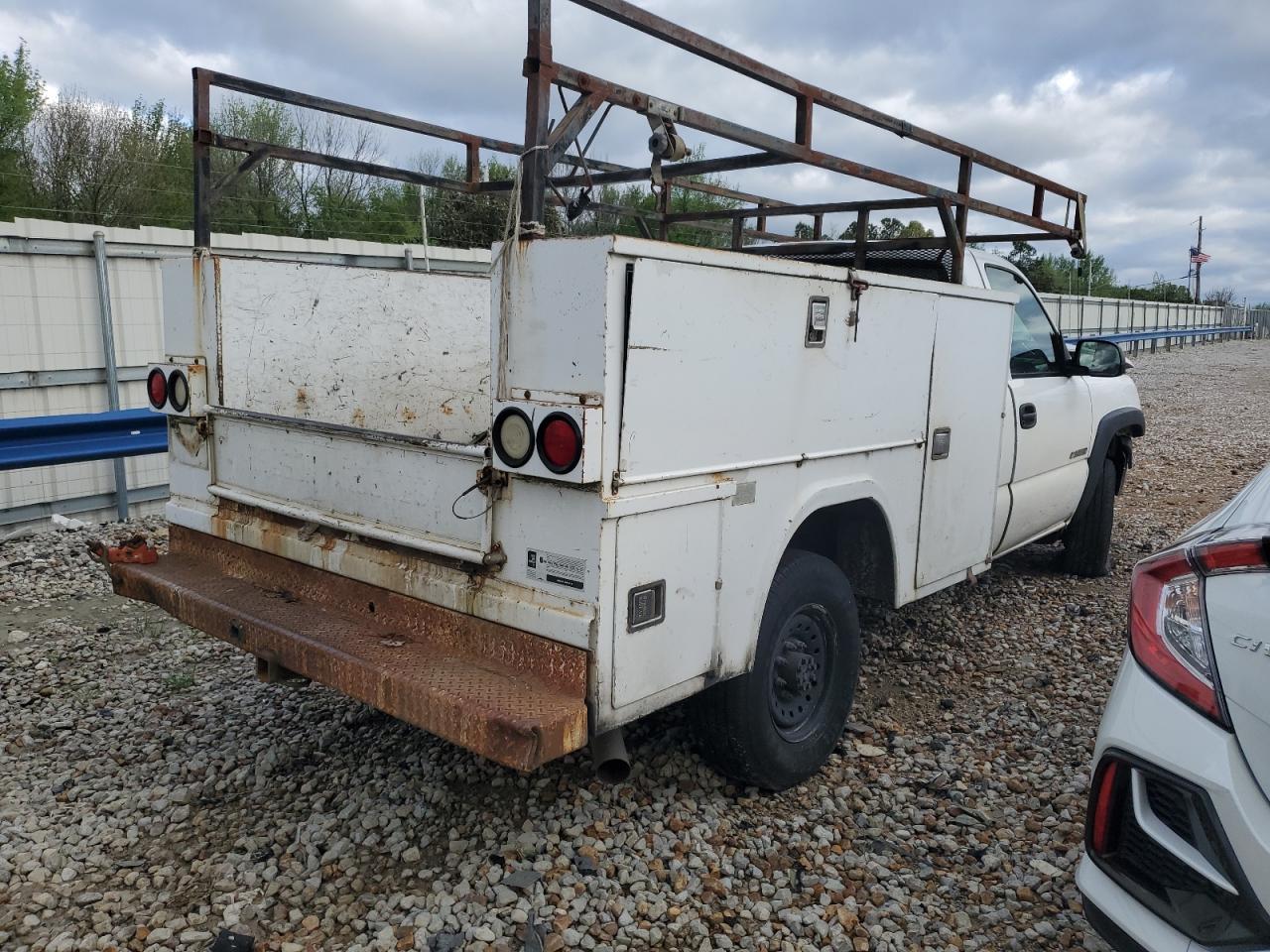 Photo 2 VIN: 1GBHC24U37E145330 - CHEVROLET SILVERADO 