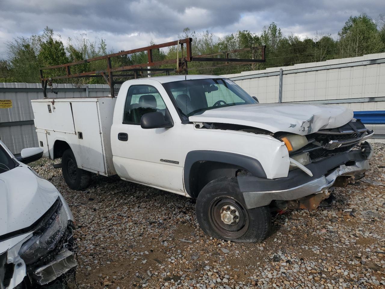 Photo 3 VIN: 1GBHC24U37E145330 - CHEVROLET SILVERADO 