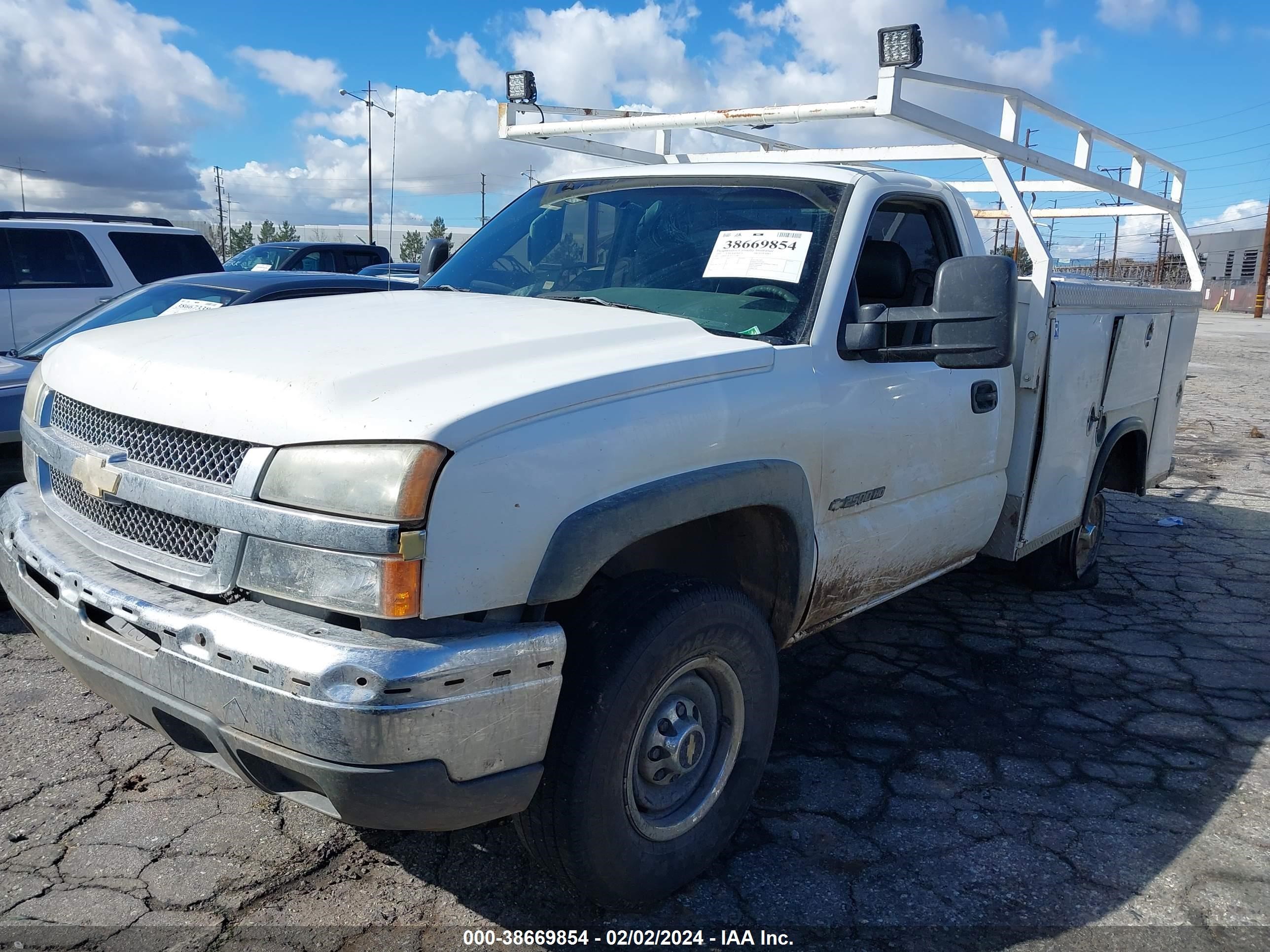 Photo 1 VIN: 1GBHC24U42E245882 - CHEVROLET SILVERADO 