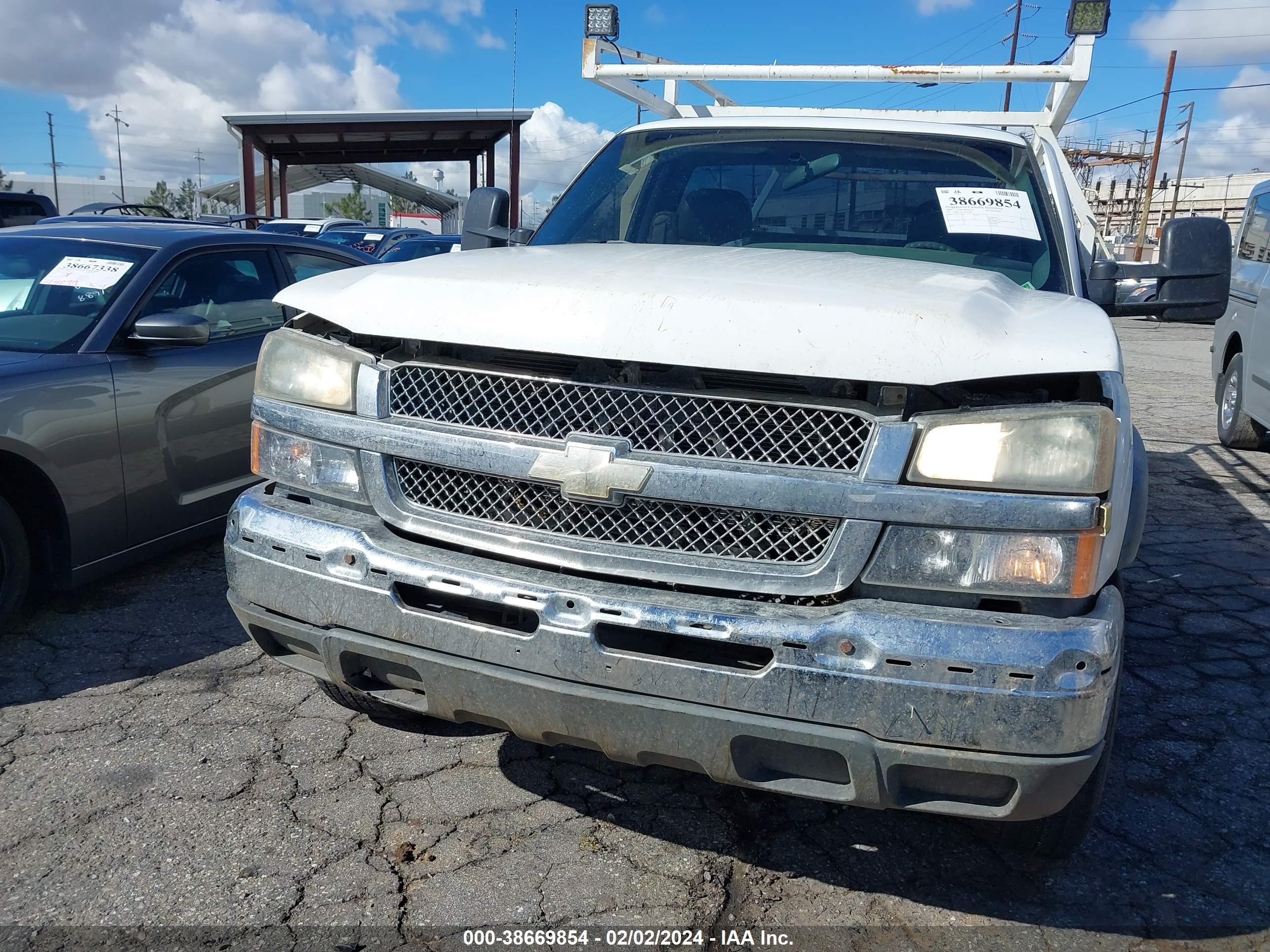 Photo 5 VIN: 1GBHC24U42E245882 - CHEVROLET SILVERADO 