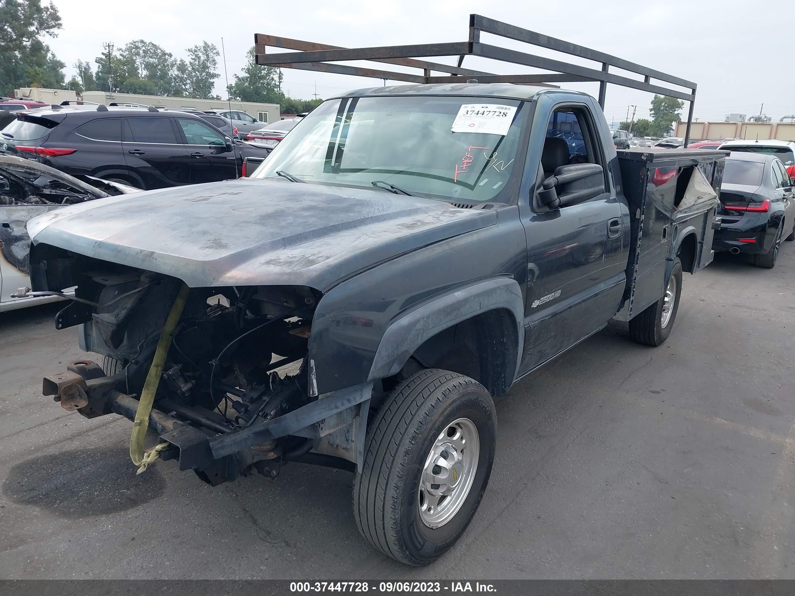 Photo 5 VIN: 1GBHC24U44E308742 - CHEVROLET SILVERADO 