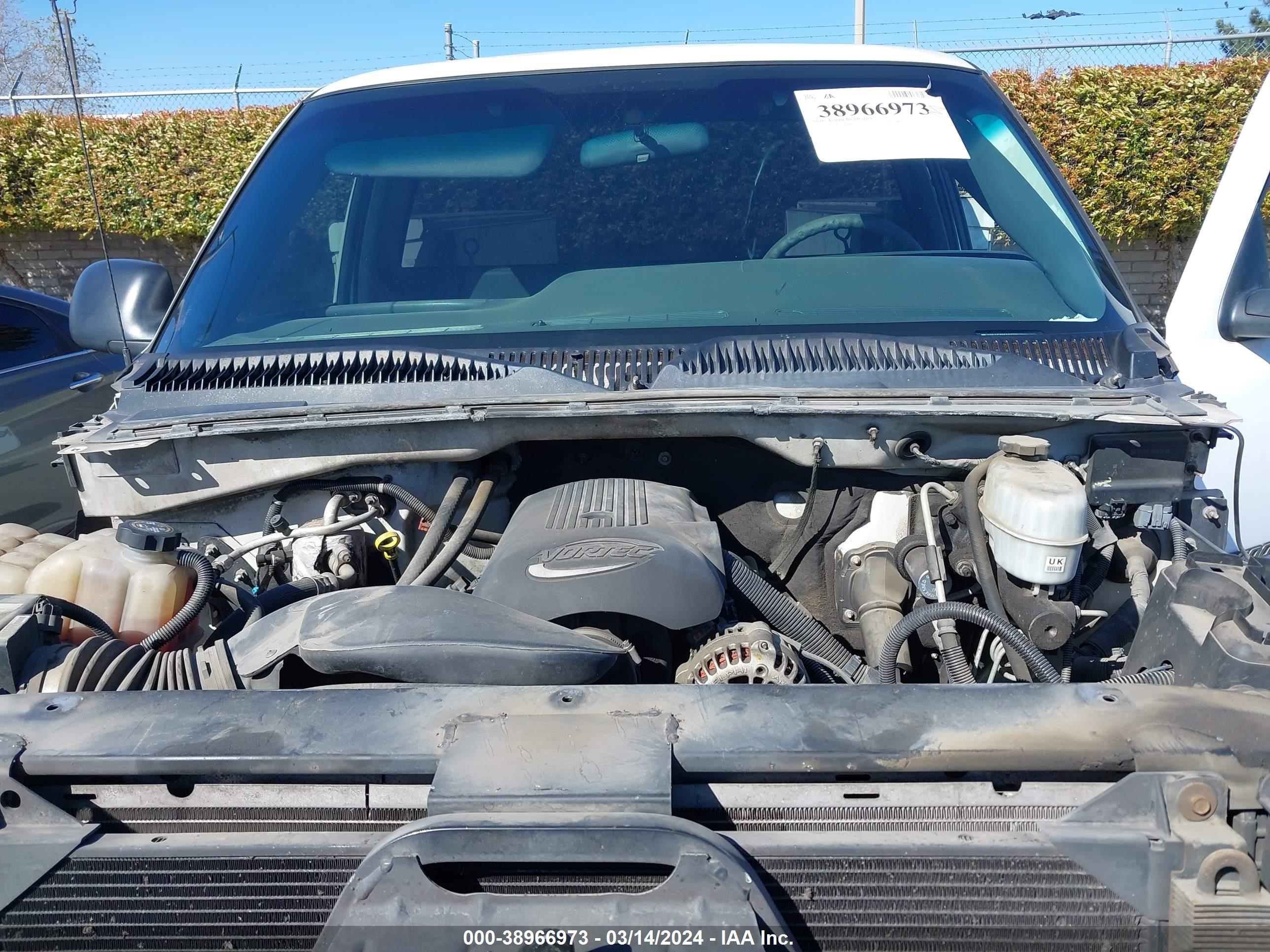 Photo 9 VIN: 1GBHC24U53E109892 - CHEVROLET SILVERADO 