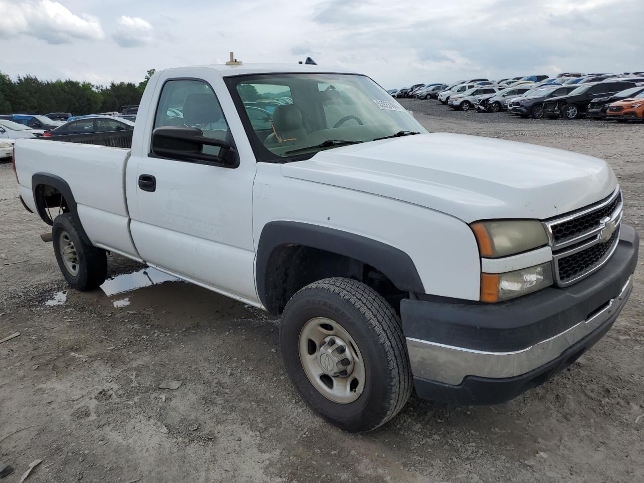 Photo 3 VIN: 1GBHC24U66E148995 - CHEVROLET SILVERADO 