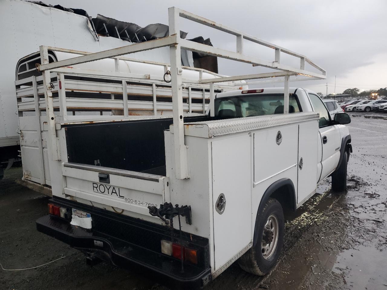 Photo 2 VIN: 1GBHC24U82E198033 - CHEVROLET SILVERADO 