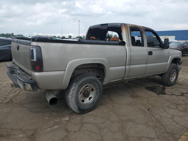 Photo 2 VIN: 1GBHC29294E268858 - CHEVROLET SILVERADO 