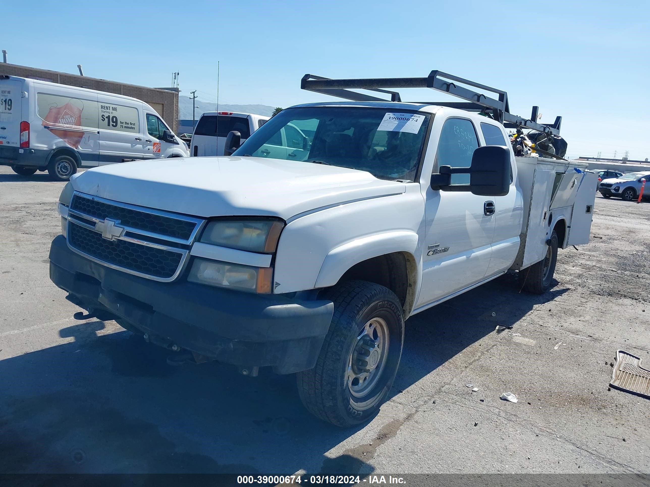 Photo 1 VIN: 1GBHC29D66E164655 - CHEVROLET SILVERADO 