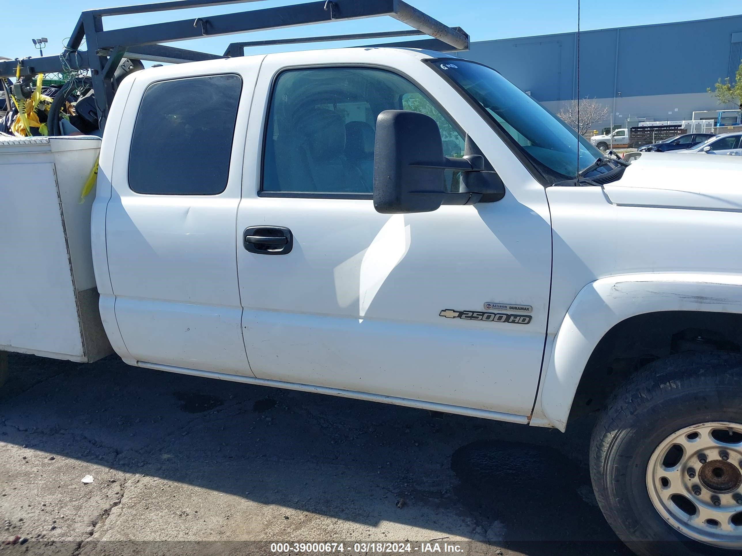 Photo 11 VIN: 1GBHC29D66E164655 - CHEVROLET SILVERADO 