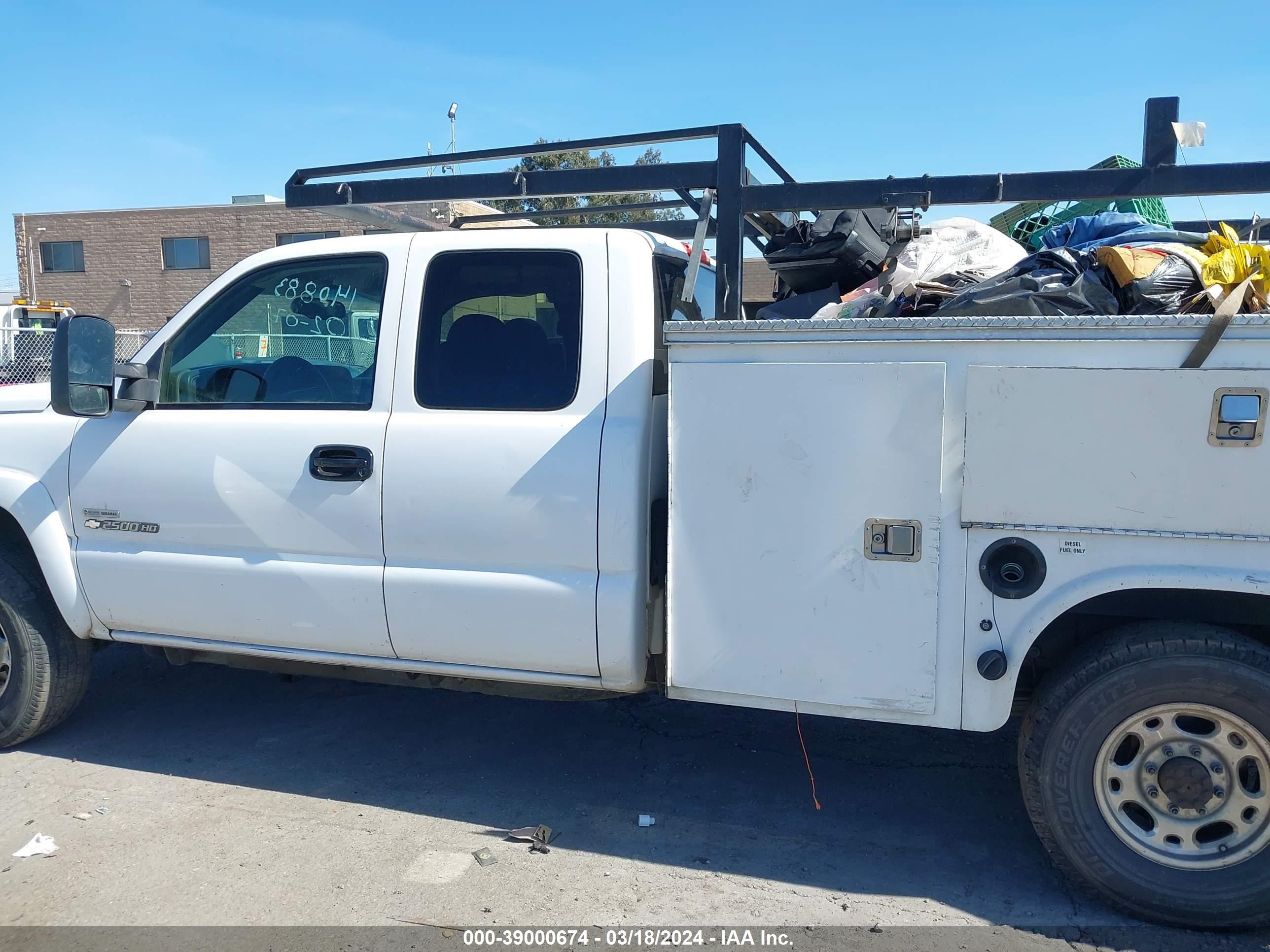 Photo 12 VIN: 1GBHC29D66E164655 - CHEVROLET SILVERADO 