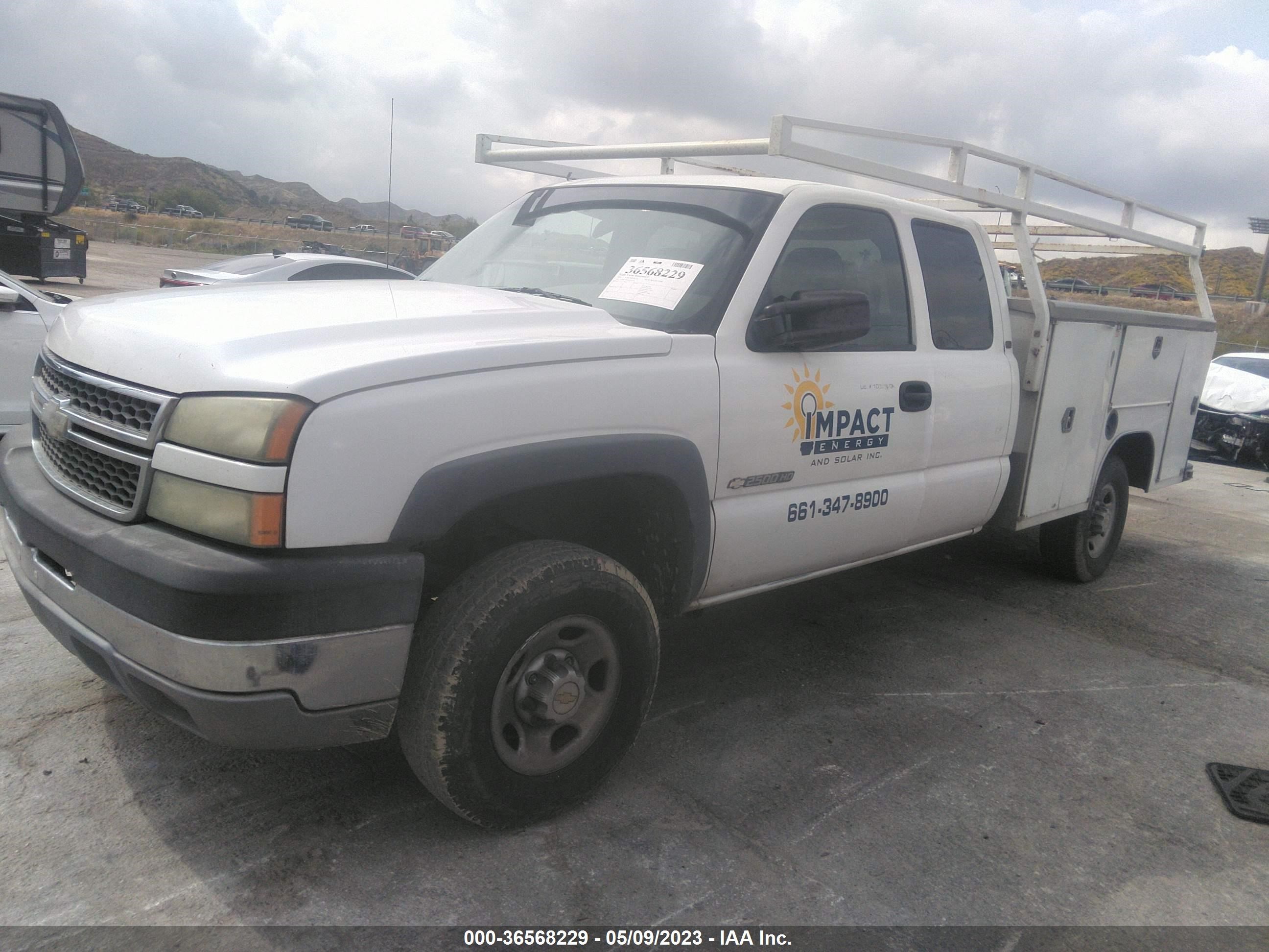 Photo 1 VIN: 1GBHC29U25E260295 - CHEVROLET SILVERADO 