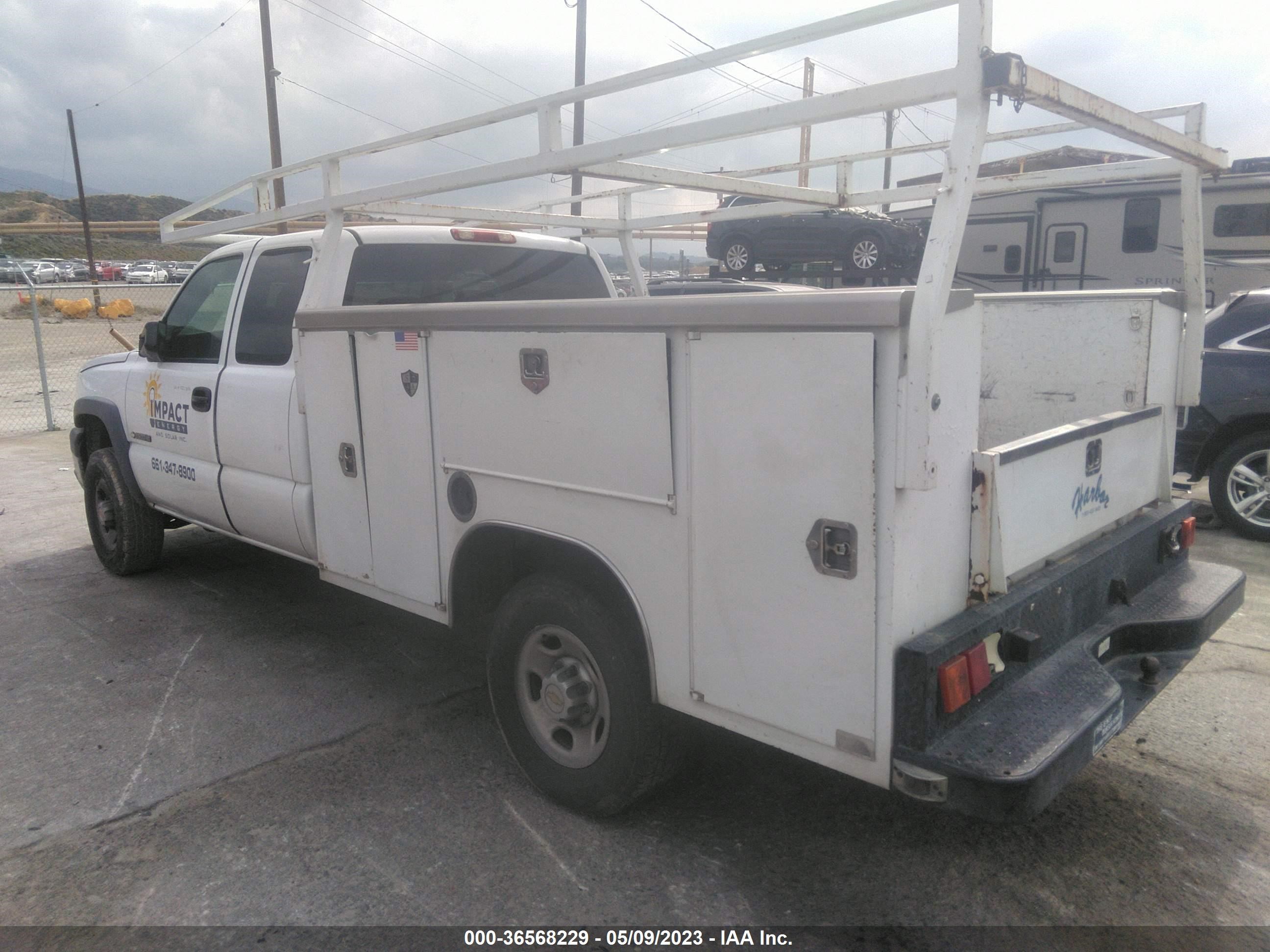 Photo 2 VIN: 1GBHC29U25E260295 - CHEVROLET SILVERADO 