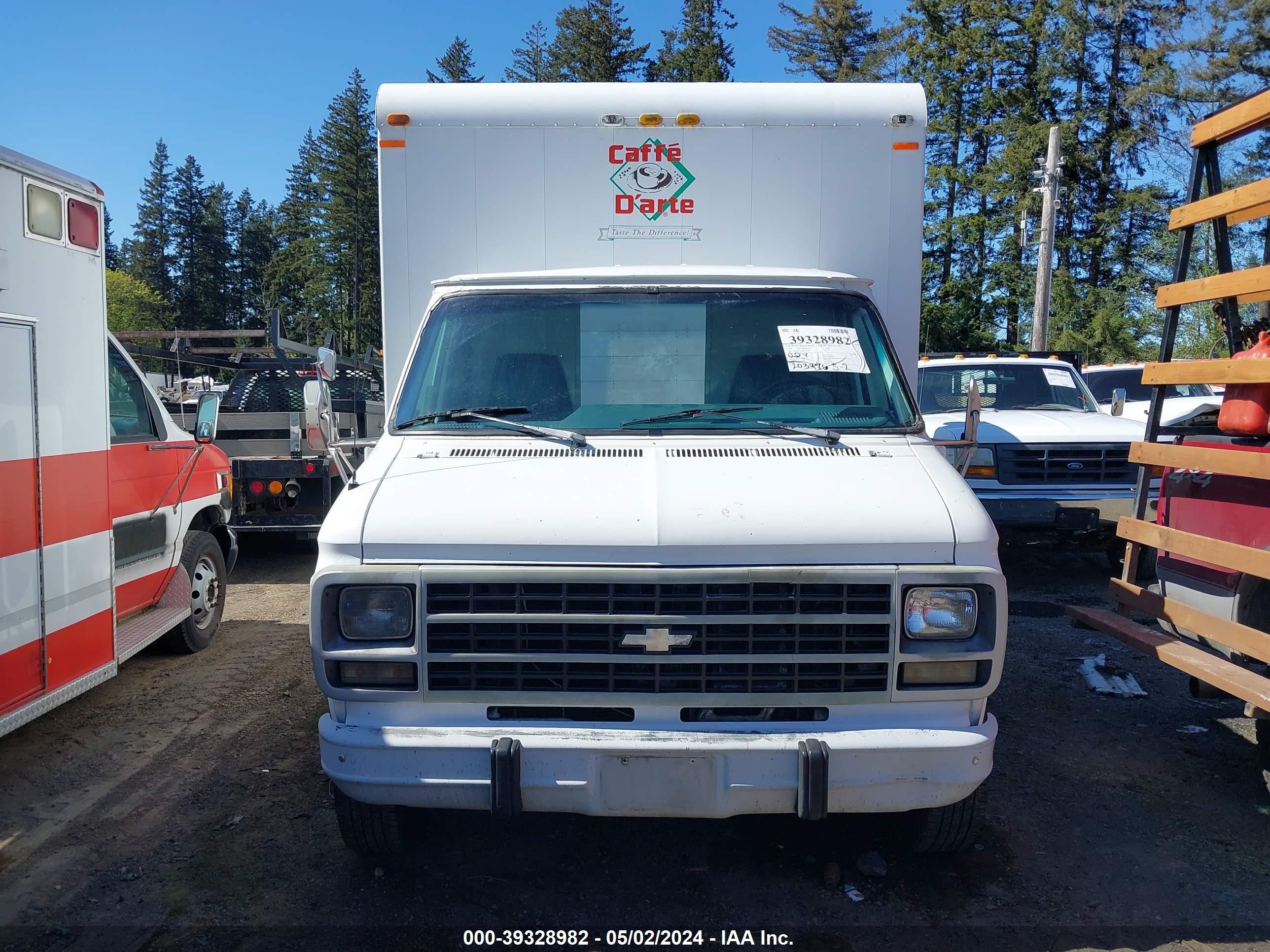 Photo 14 VIN: 1GBHG31K6SF167144 - CHEVROLET VAN 