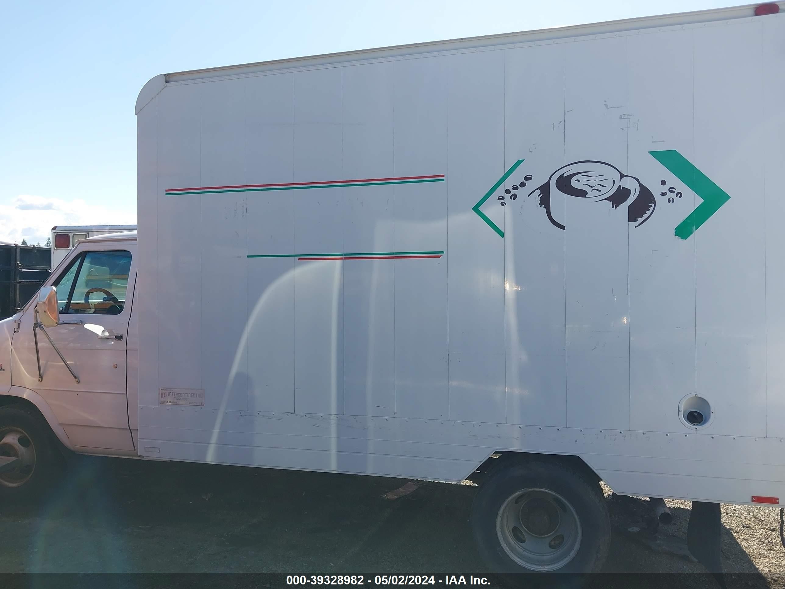 Photo 16 VIN: 1GBHG31K6SF167144 - CHEVROLET VAN 