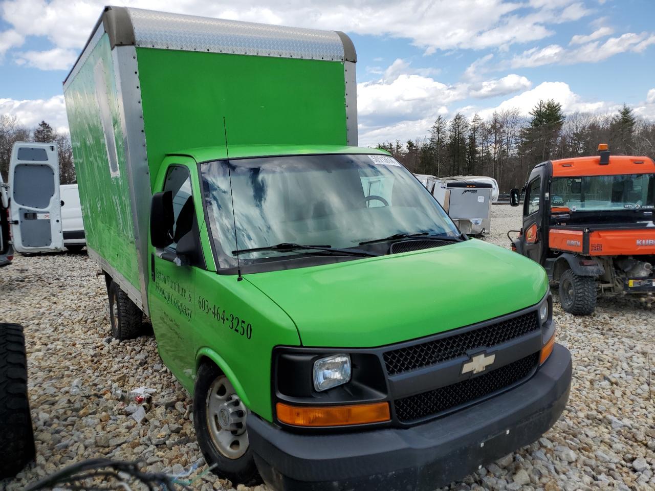 Photo 3 VIN: 1GBHG31K781149452 - CHEVROLET EXPRESS 