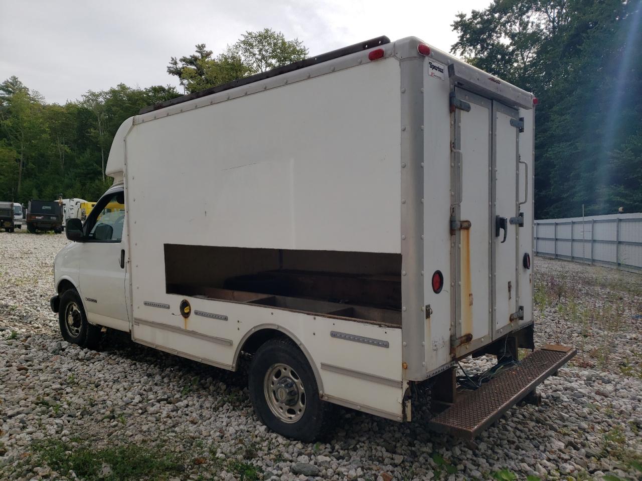 Photo 1 VIN: 1GBHG31R111198164 - CHEVROLET EXPRESS 