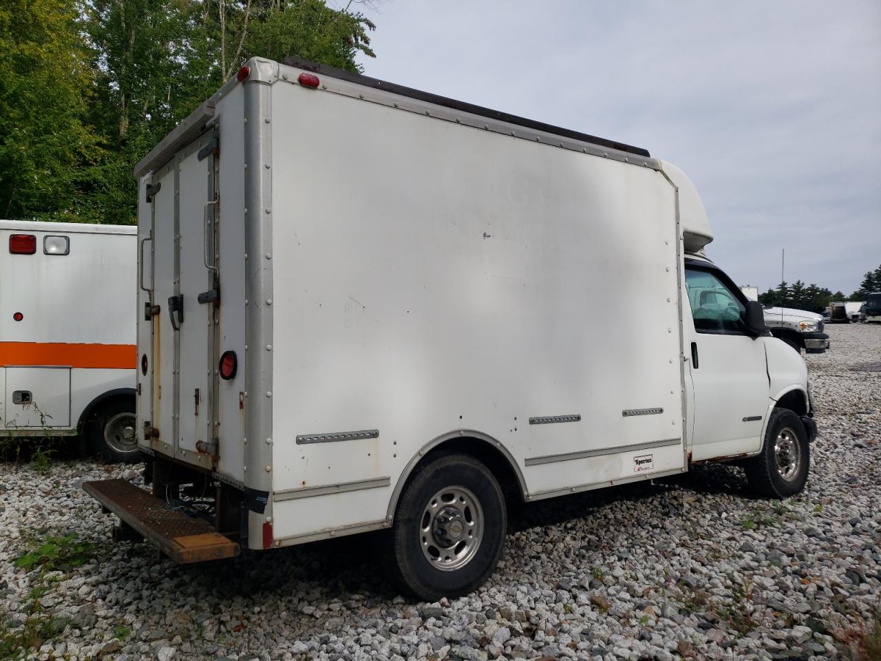 Photo 2 VIN: 1GBHG31R111198164 - CHEVROLET EXPRESS 