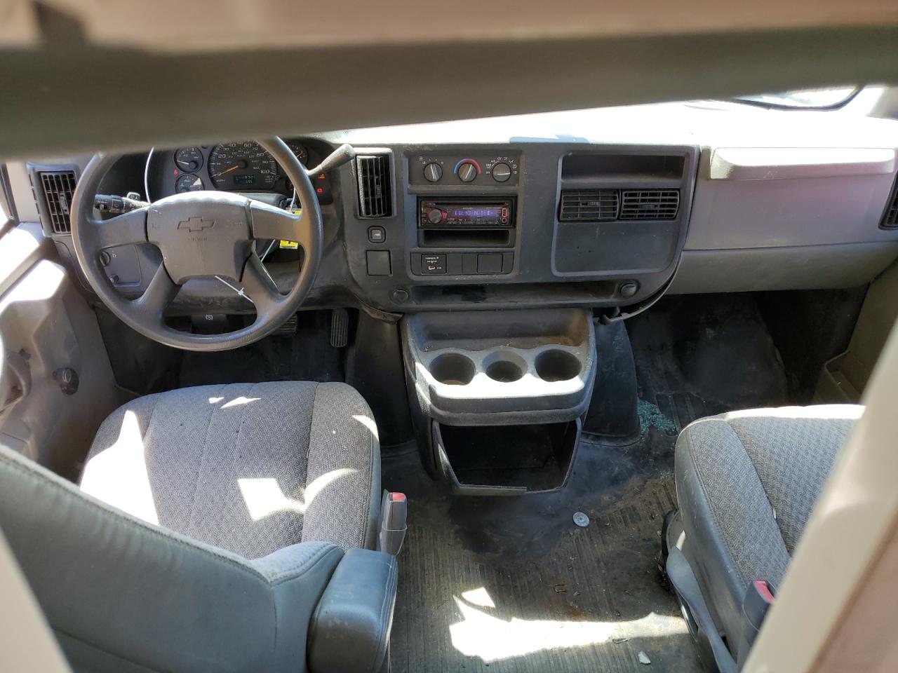 Photo 7 VIN: 1GBHG31U061110233 - CHEVROLET EXPRESS 