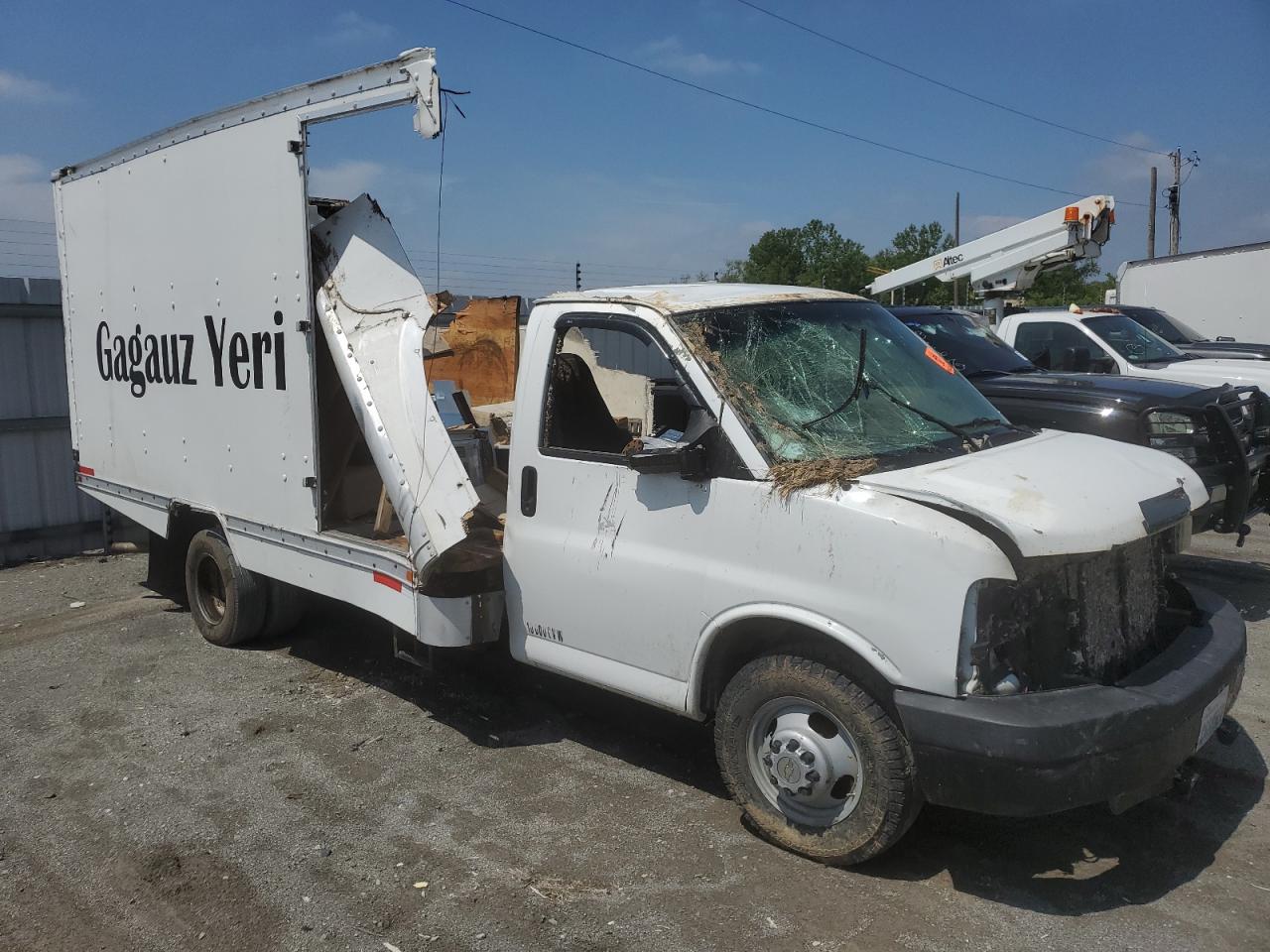 Photo 3 VIN: 1GBHG31U171250230 - CHEVROLET EXPRESS 