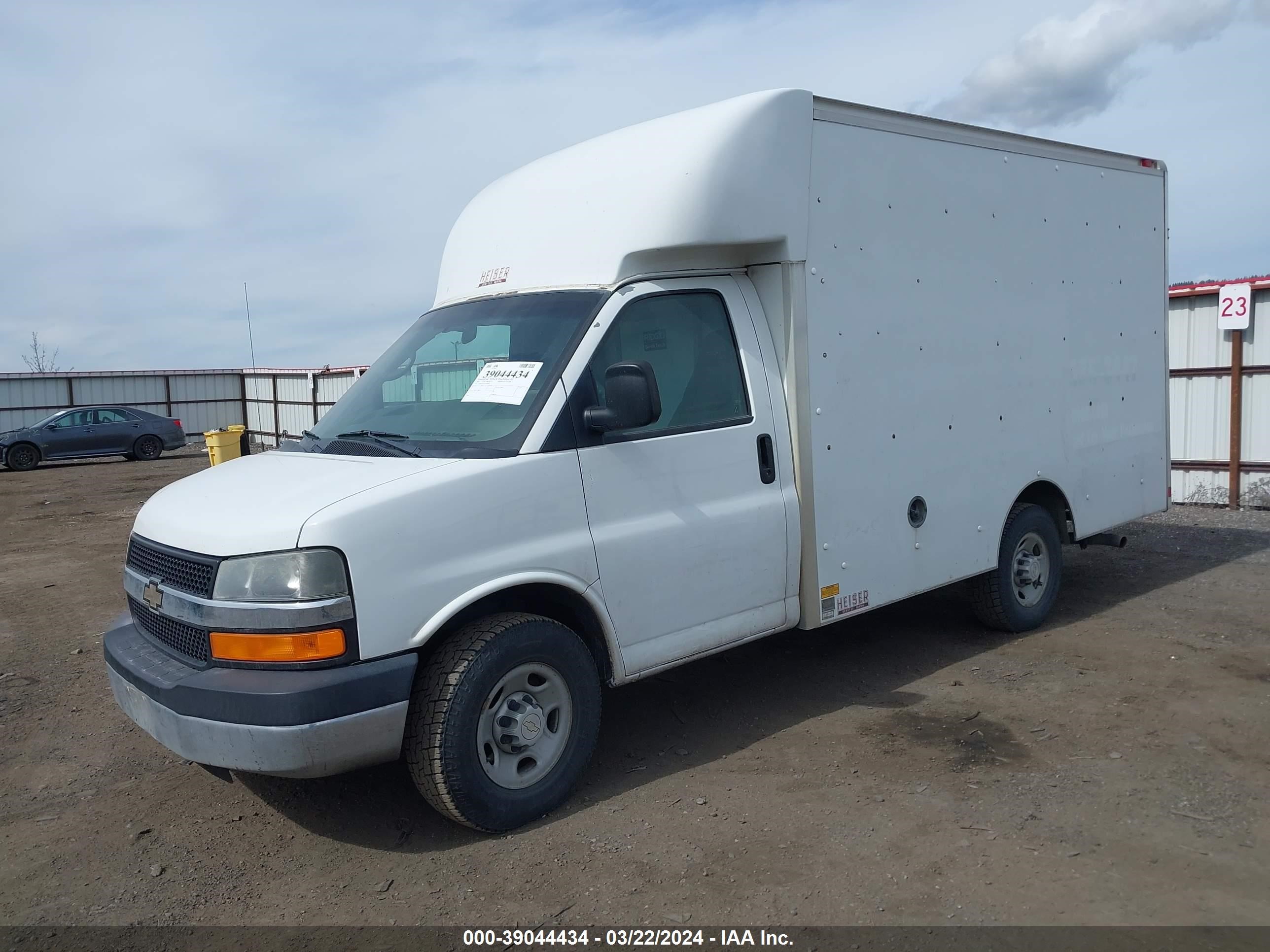 Photo 1 VIN: 1GBHG31U771230998 - CHEVROLET EXPRESS 