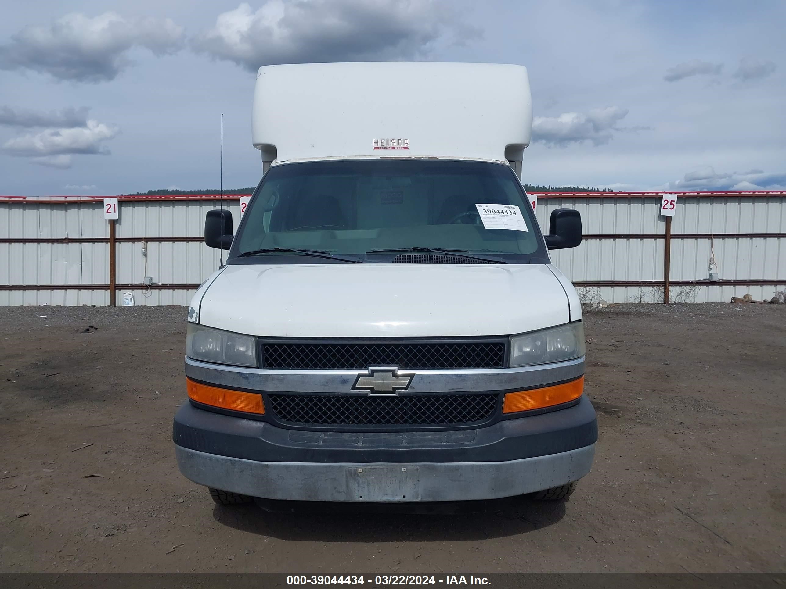 Photo 13 VIN: 1GBHG31U771230998 - CHEVROLET EXPRESS 