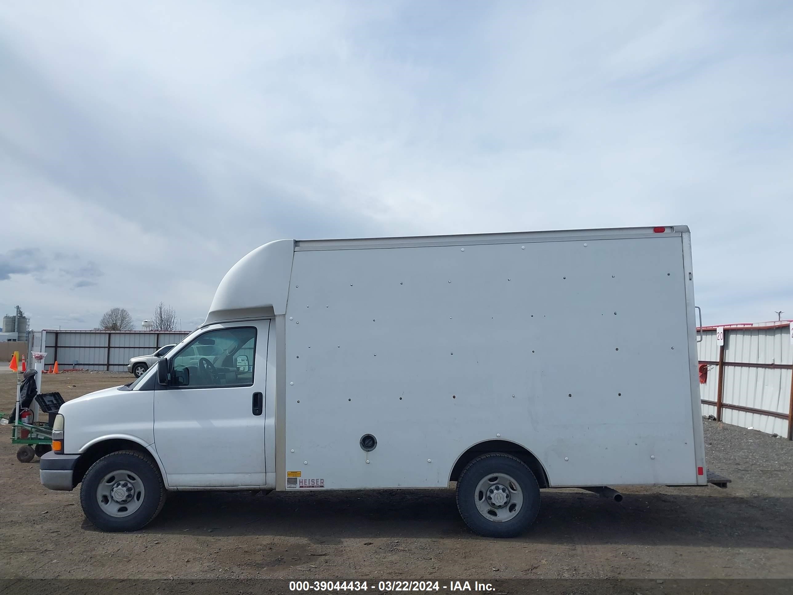 Photo 15 VIN: 1GBHG31U771230998 - CHEVROLET EXPRESS 