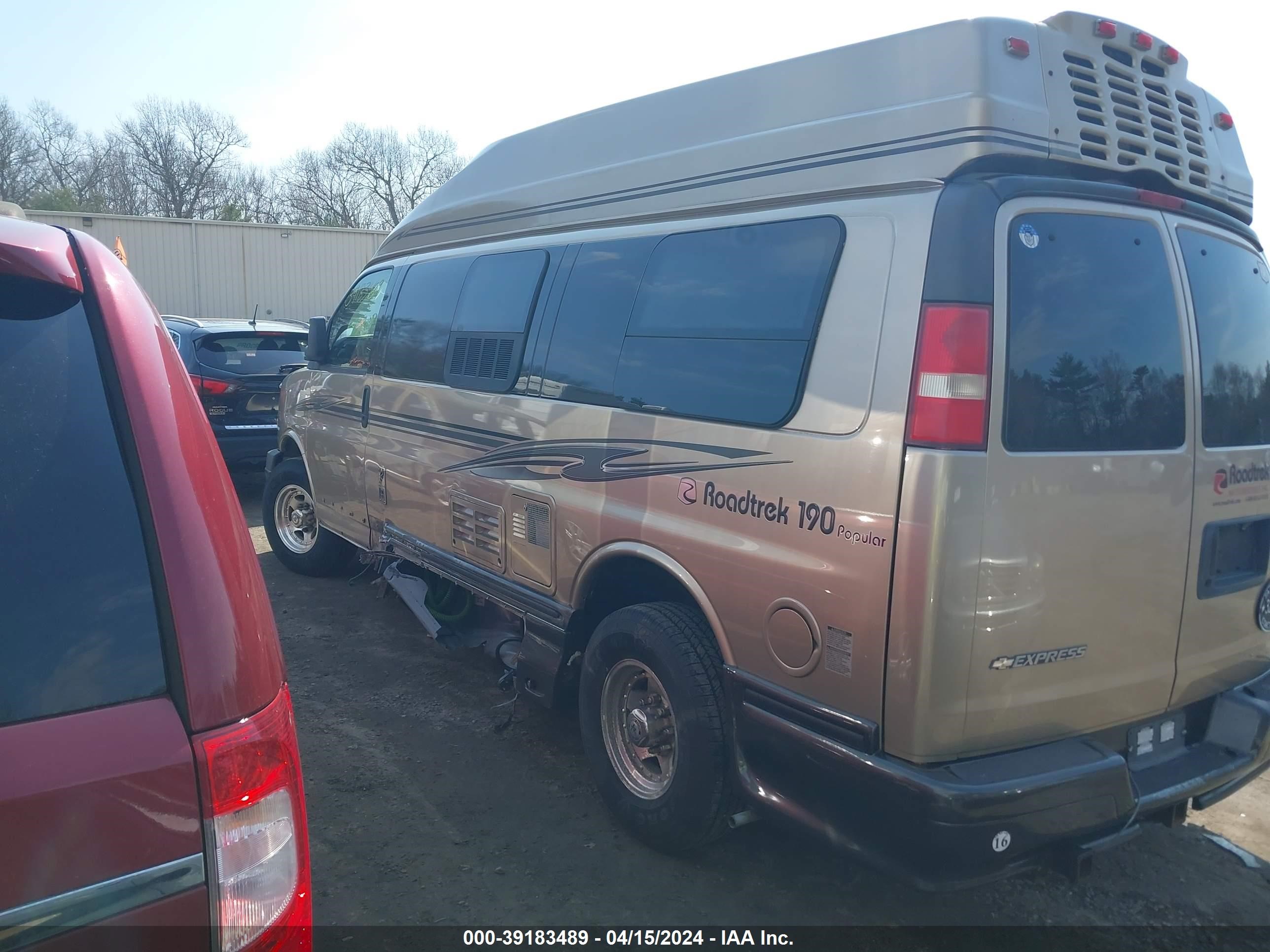 Photo 2 VIN: 1GBHG39K081119827 - CHEVROLET EXPRESS 