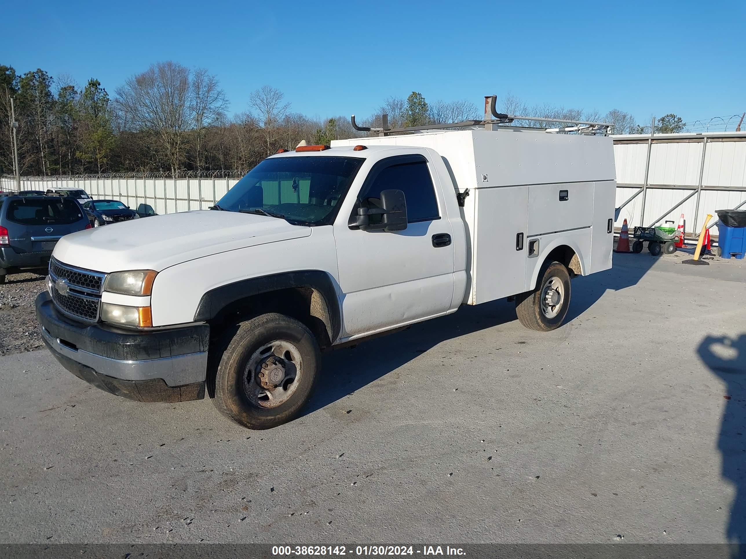 Photo 1 VIN: 1GBHK24U16E216168 - CHEVROLET SILVERADO 