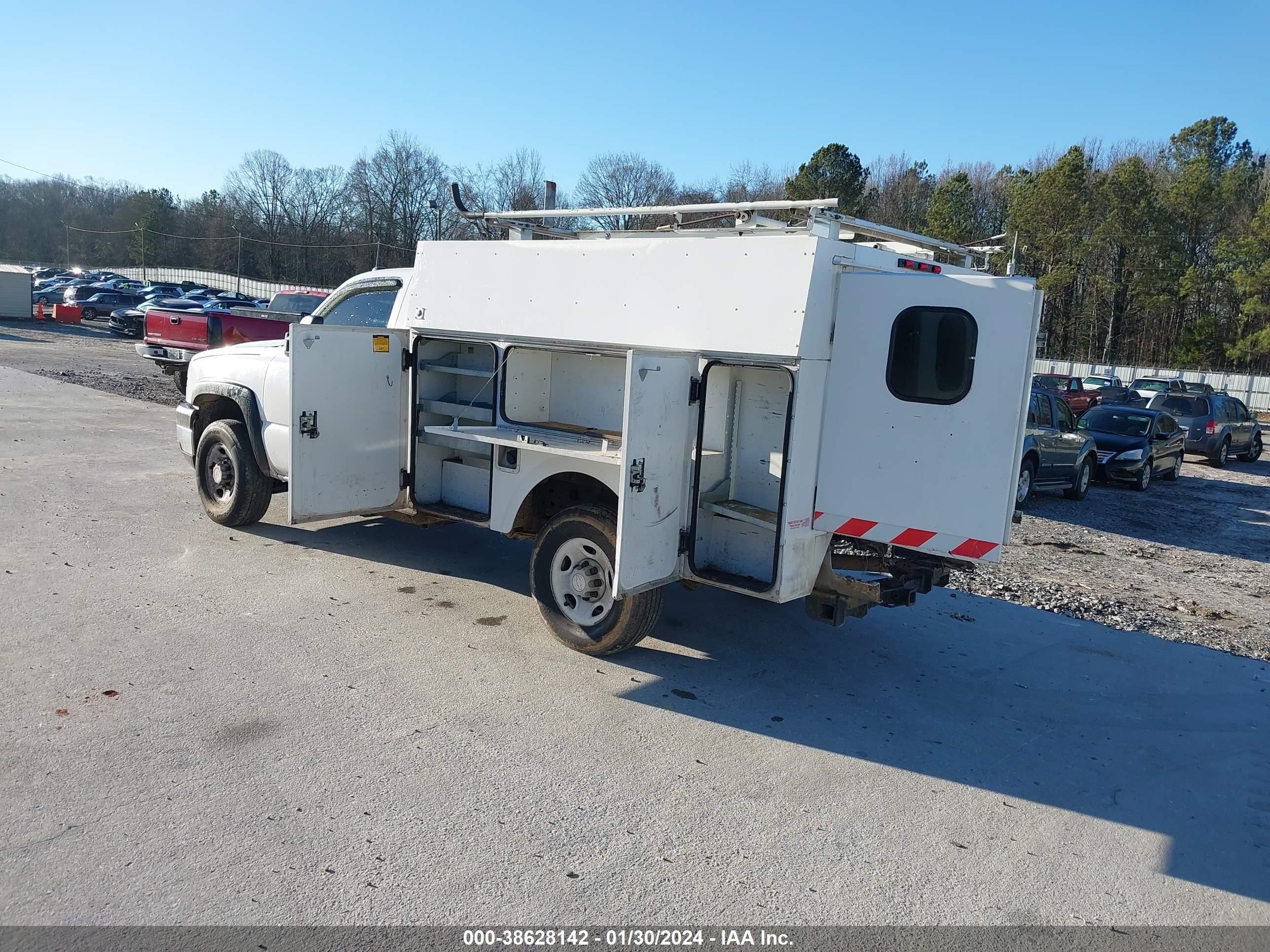 Photo 2 VIN: 1GBHK24U16E216168 - CHEVROLET SILVERADO 