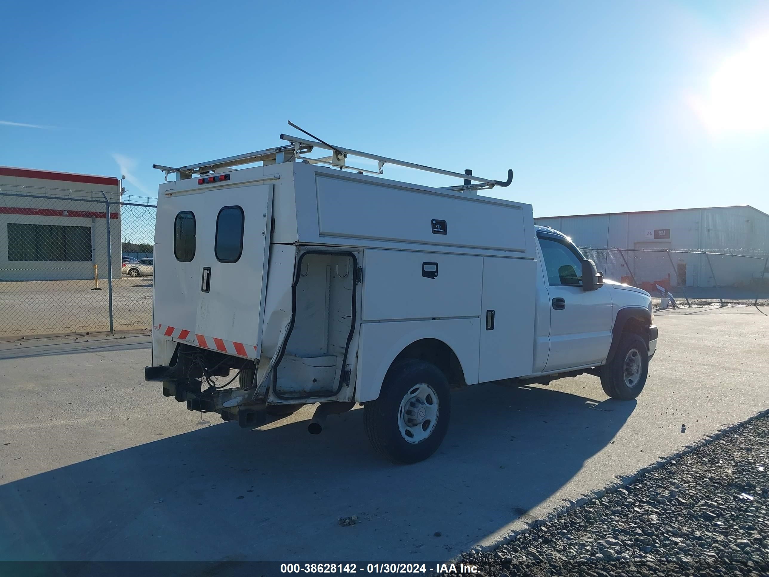 Photo 5 VIN: 1GBHK24U16E216168 - CHEVROLET SILVERADO 