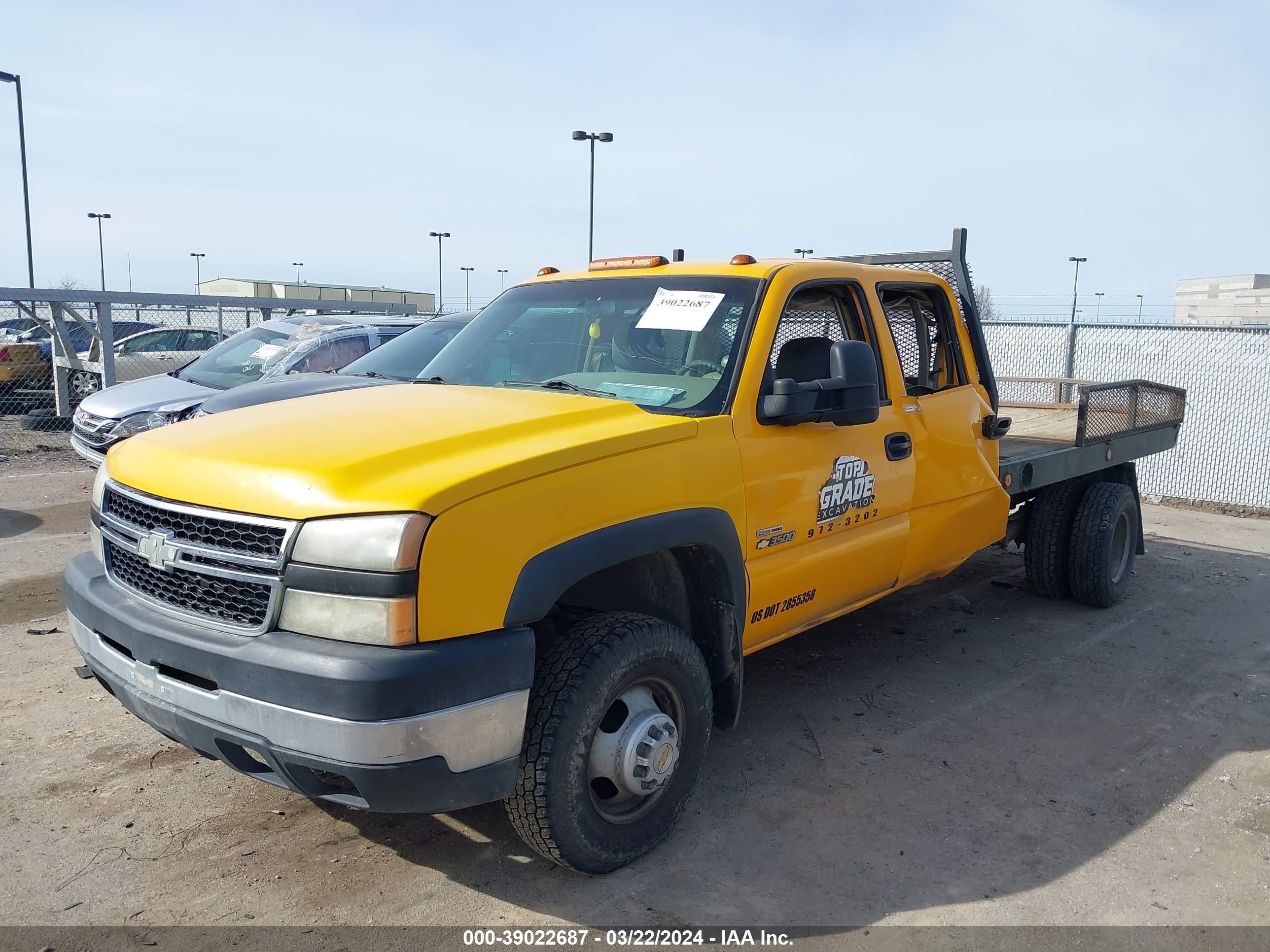 Photo 1 VIN: 1GBJC33D17F124270 - CHEVROLET SILVERADO 