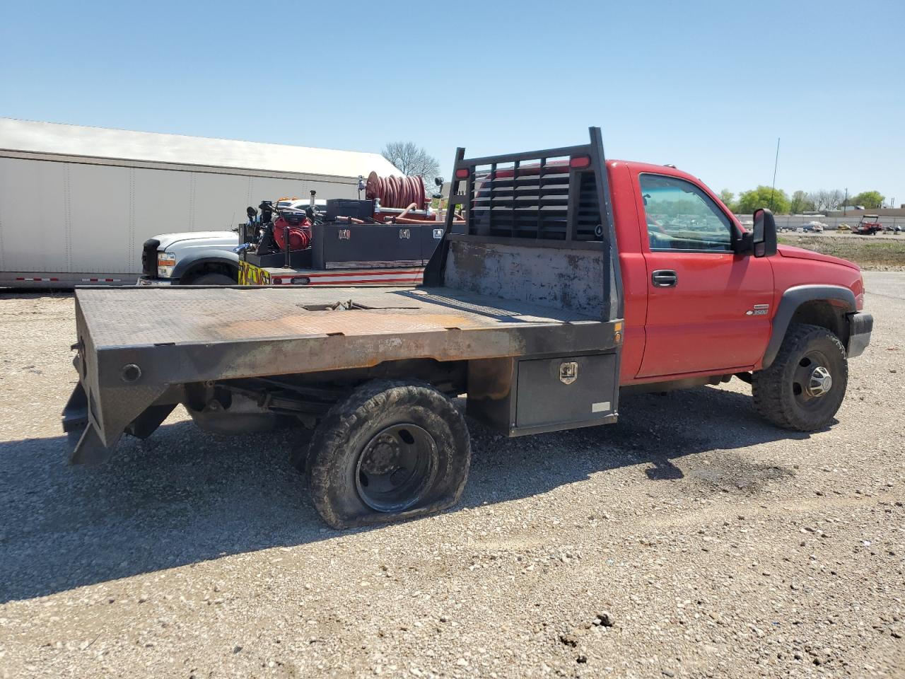 Photo 2 VIN: 1GBJC34246E206303 - CHEVROLET SILVERADO 