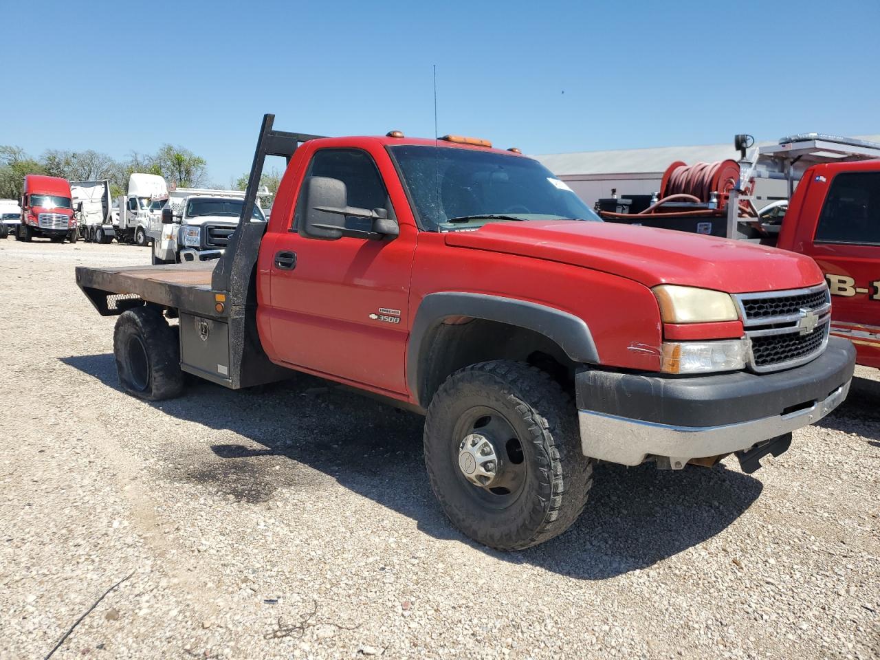 Photo 3 VIN: 1GBJC34246E206303 - CHEVROLET SILVERADO 