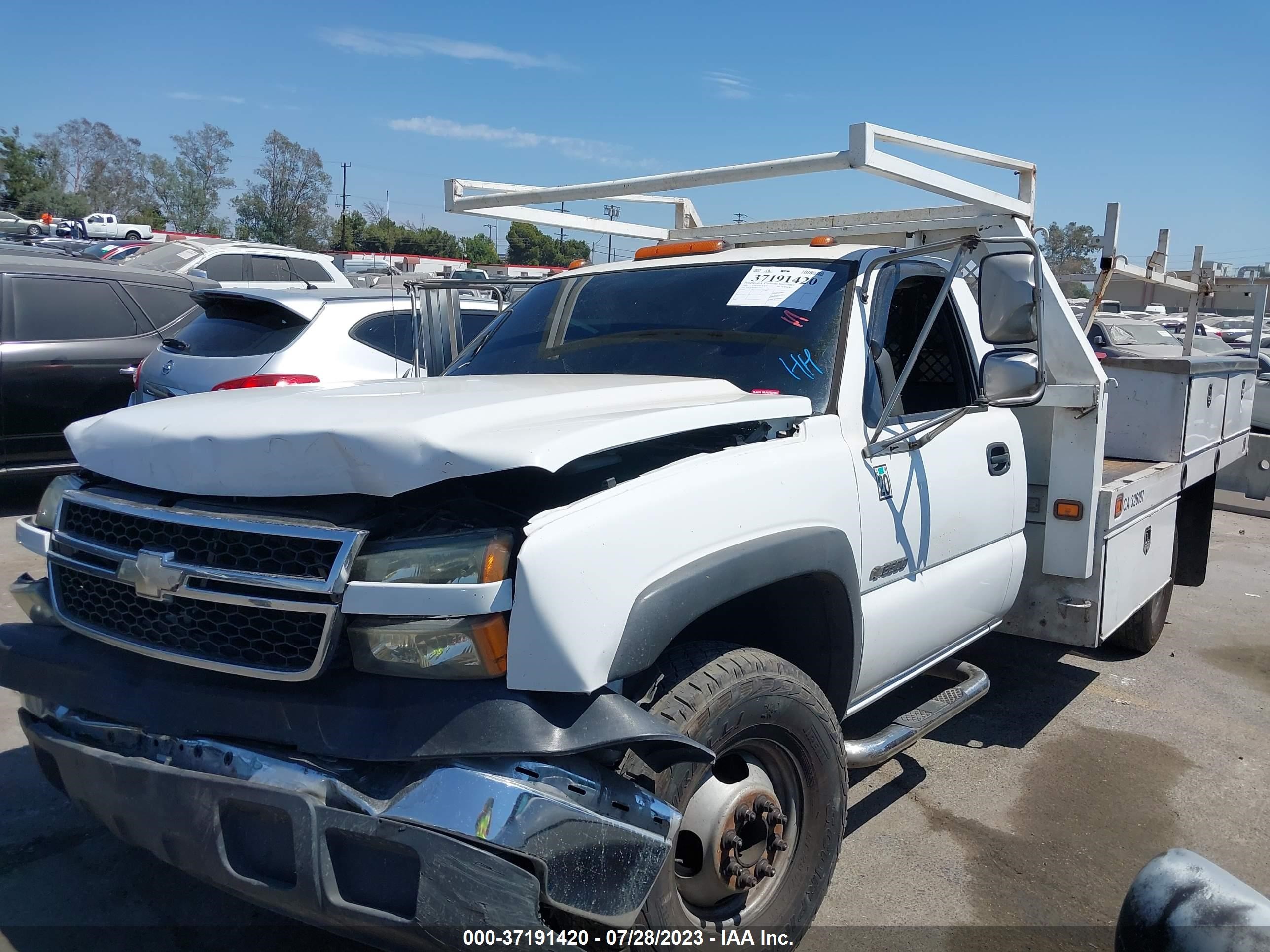 Photo 1 VIN: 1GBJC34U06E134744 - CHEVROLET SILVERADO 