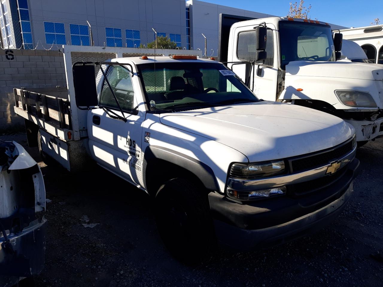 Photo 3 VIN: 1GBJC34U41F115617 - CHEVROLET SILVERADO 