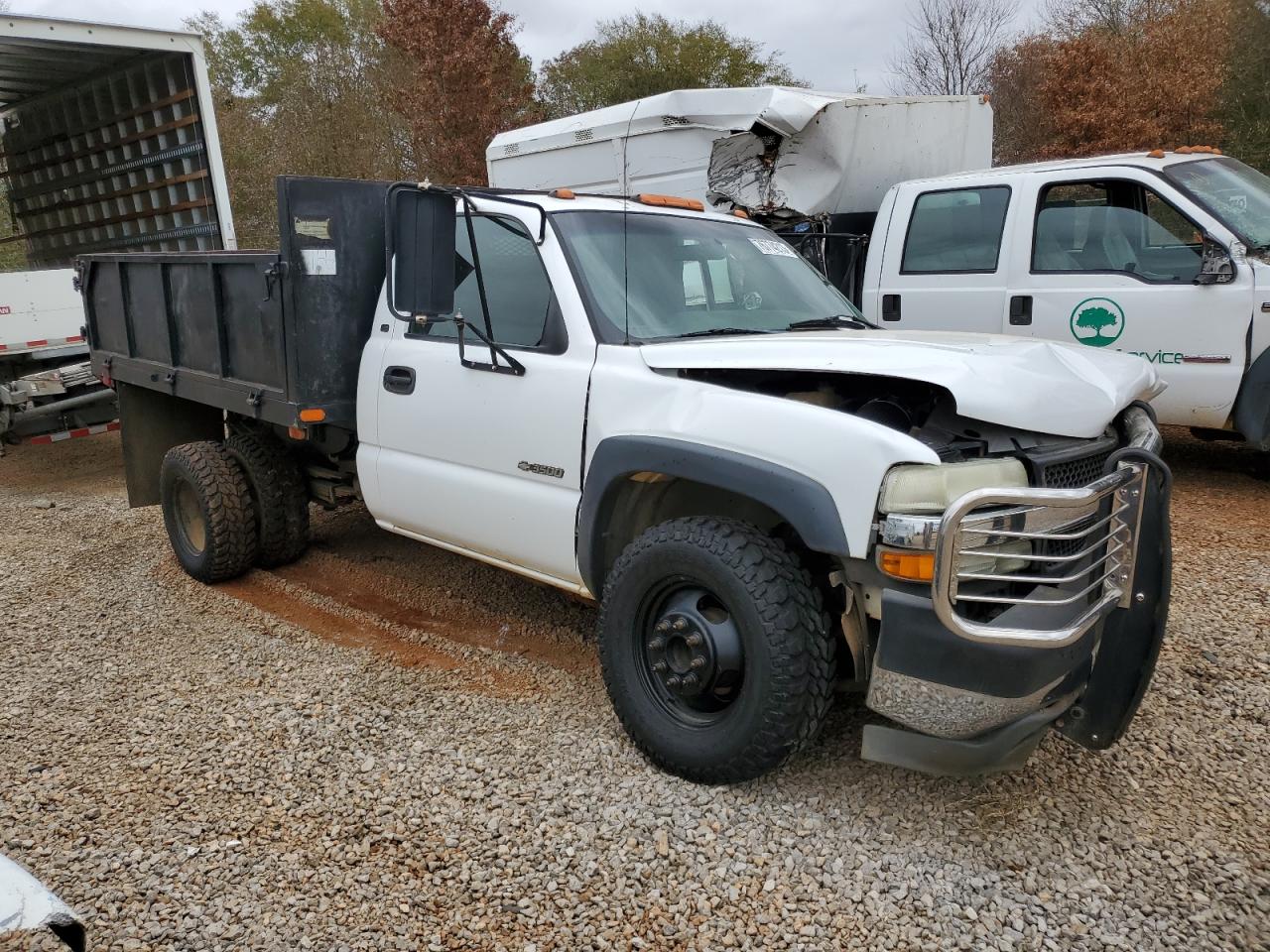 Photo 3 VIN: 1GBJC34U42E256615 - CHEVROLET SILVERADO 