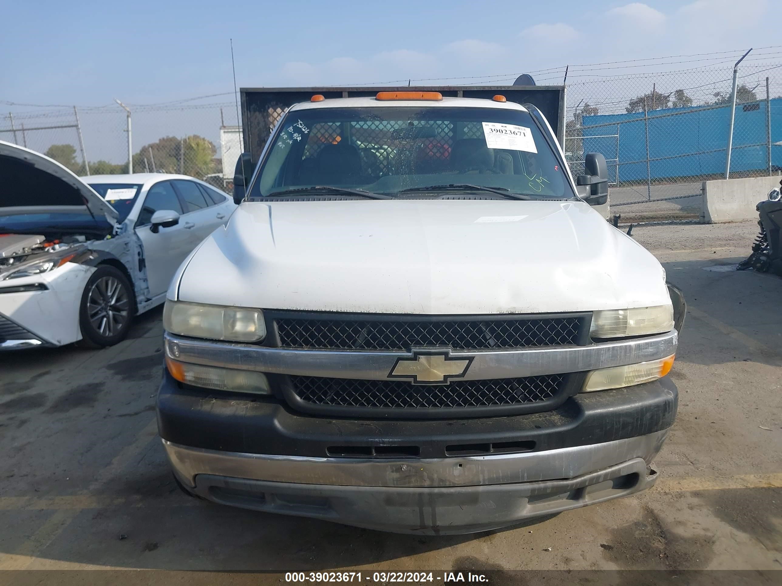 Photo 10 VIN: 1GBJC34U52F187184 - CHEVROLET SILVERADO 