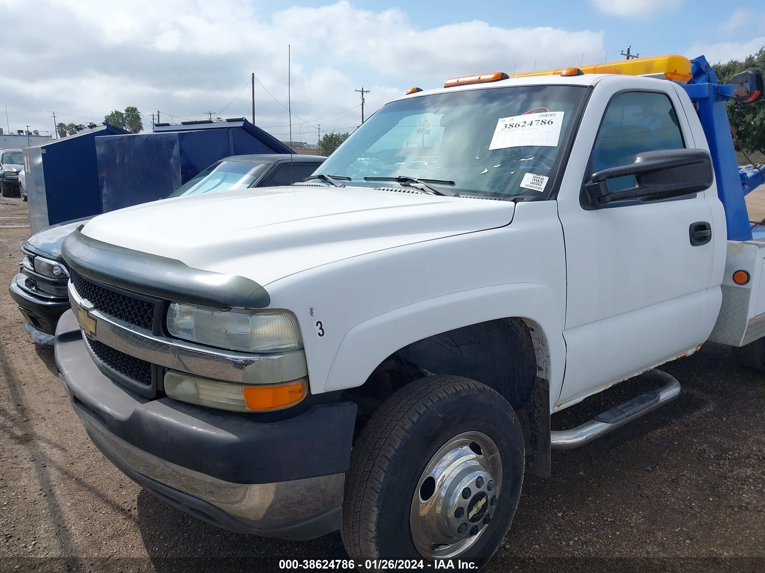 Photo 1 VIN: 1GBJC34UX2E124278 - CHEVROLET SILVERADO 