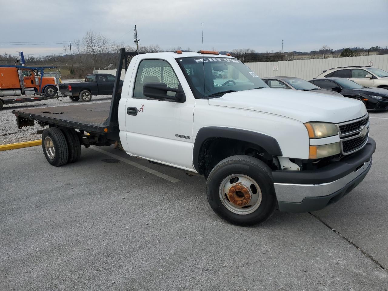 Photo 3 VIN: 1GBJC34UX6E269746 - CHEVROLET SILVERADO 