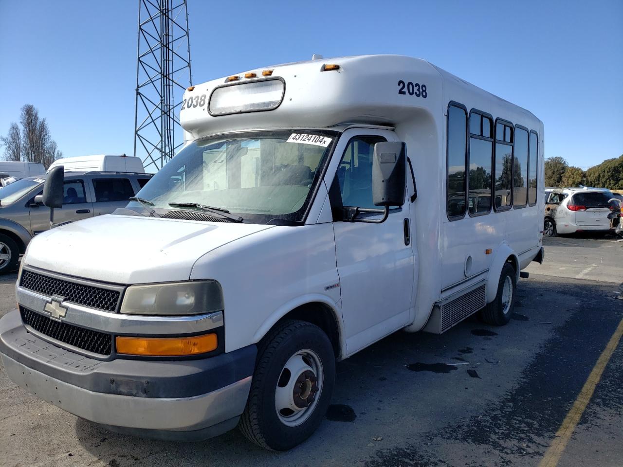 Photo 2 VIN: 1GBJG316681162021 - CHEVROLET EXPRESS 