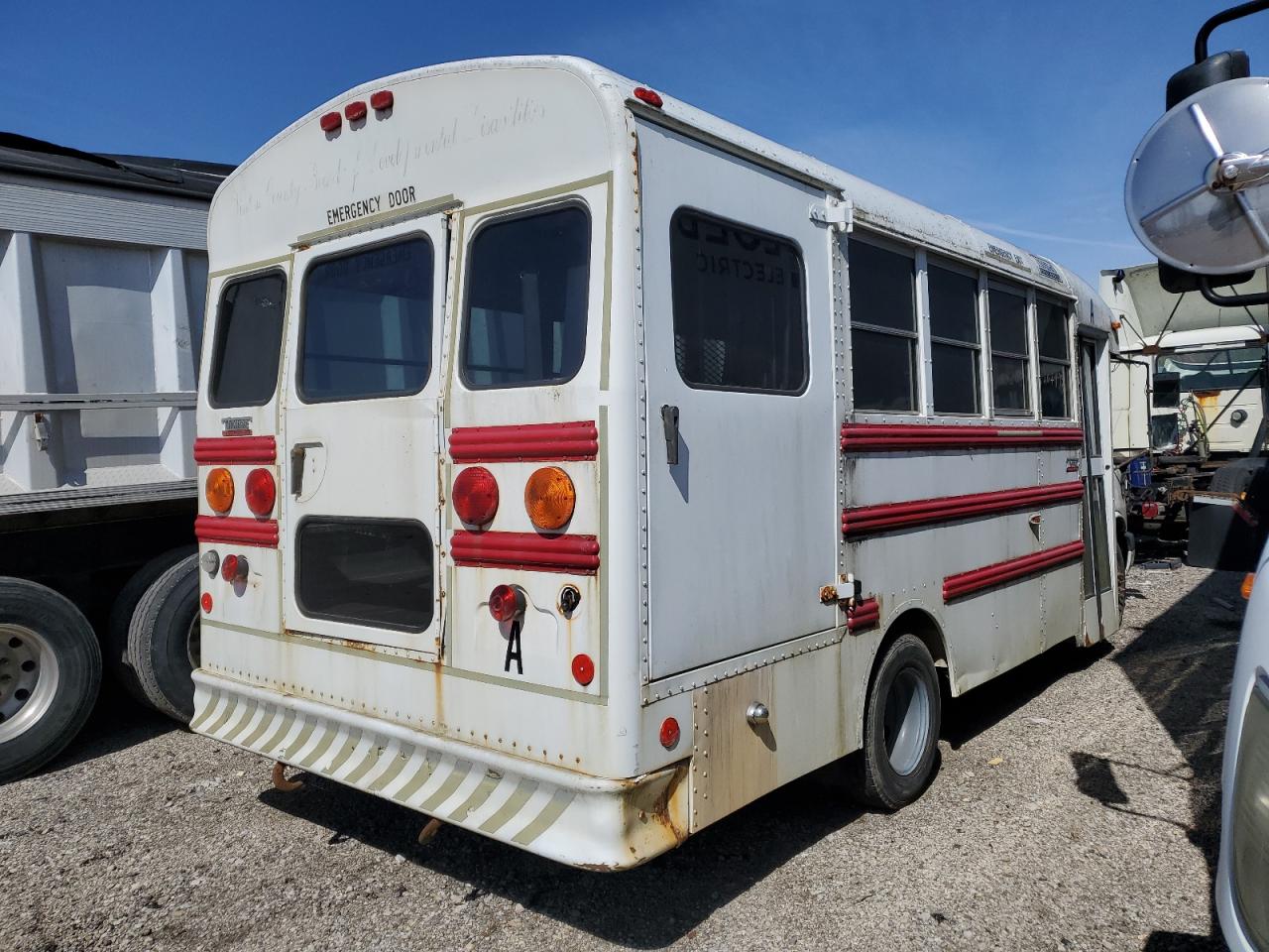 Photo 2 VIN: 1GBJG31K381204562 - CHEVROLET EXPRESS 