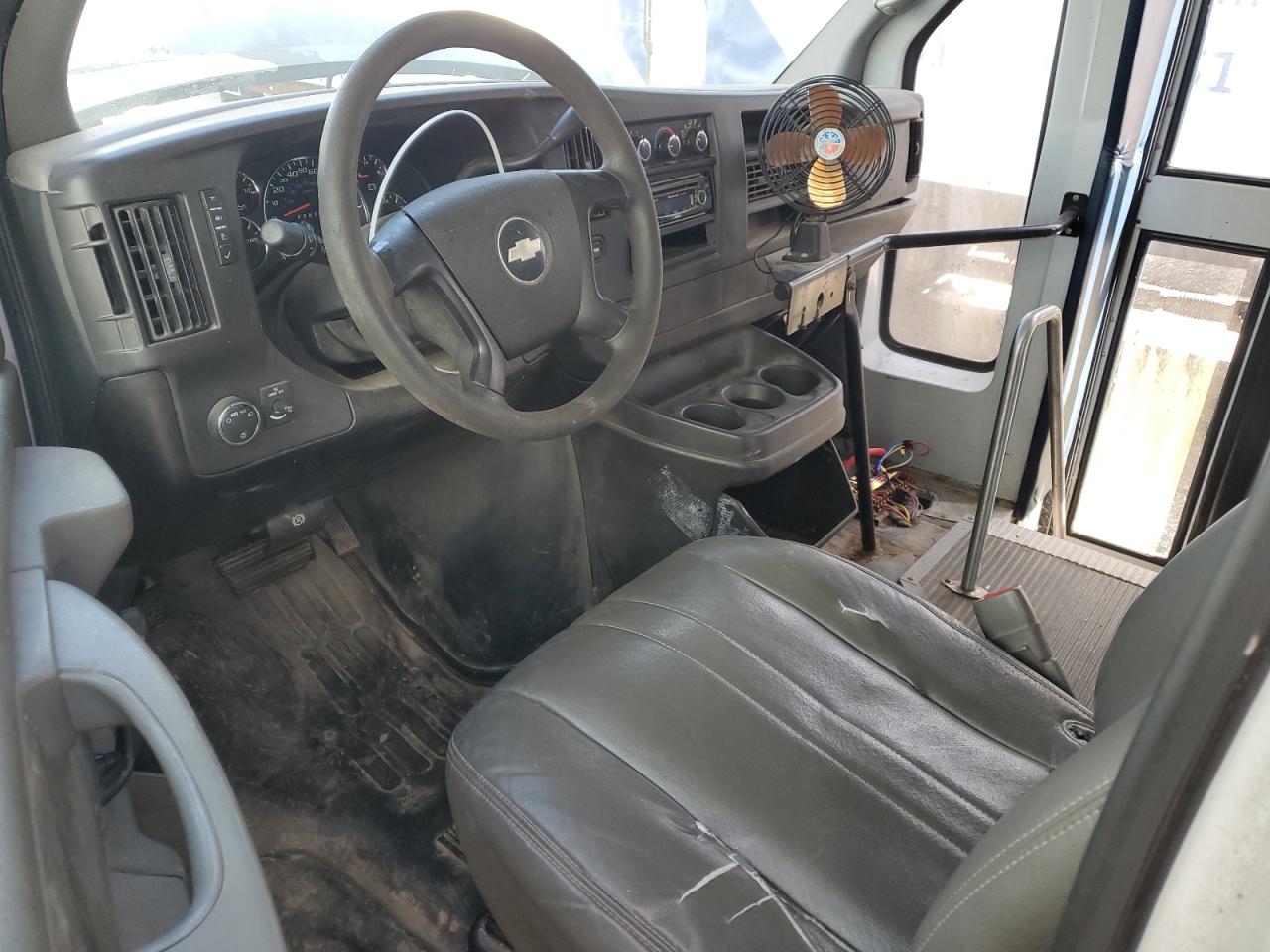 Photo 7 VIN: 1GBJG31K381204562 - CHEVROLET EXPRESS 