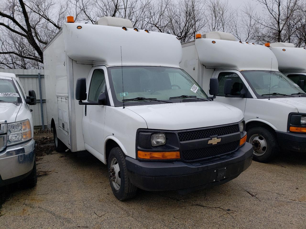 Photo 3 VIN: 1GBJG31K981107821 - CHEVROLET EXPRESS 